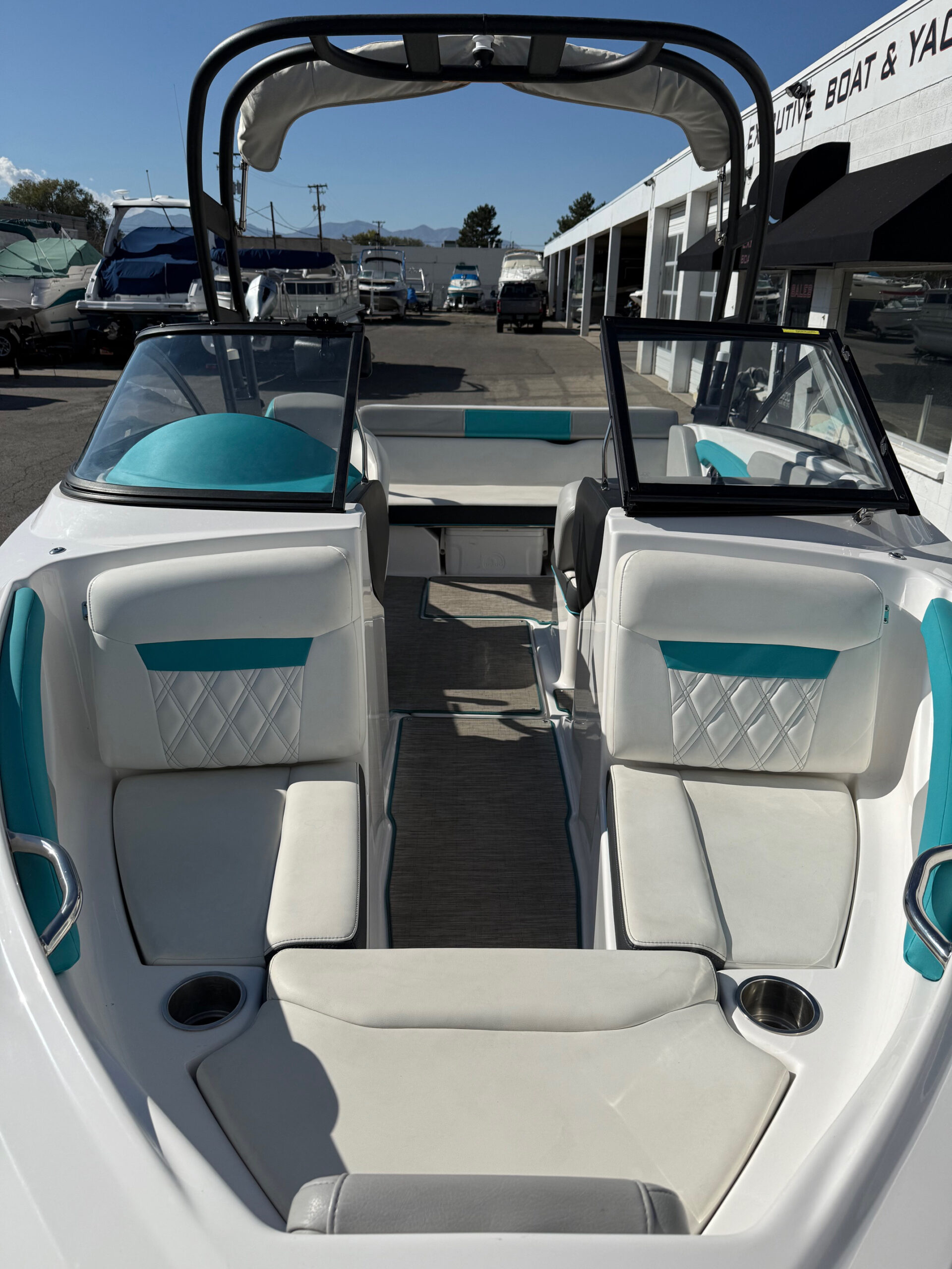 2019 19 Regal "ESX" Bowrider - Image 10