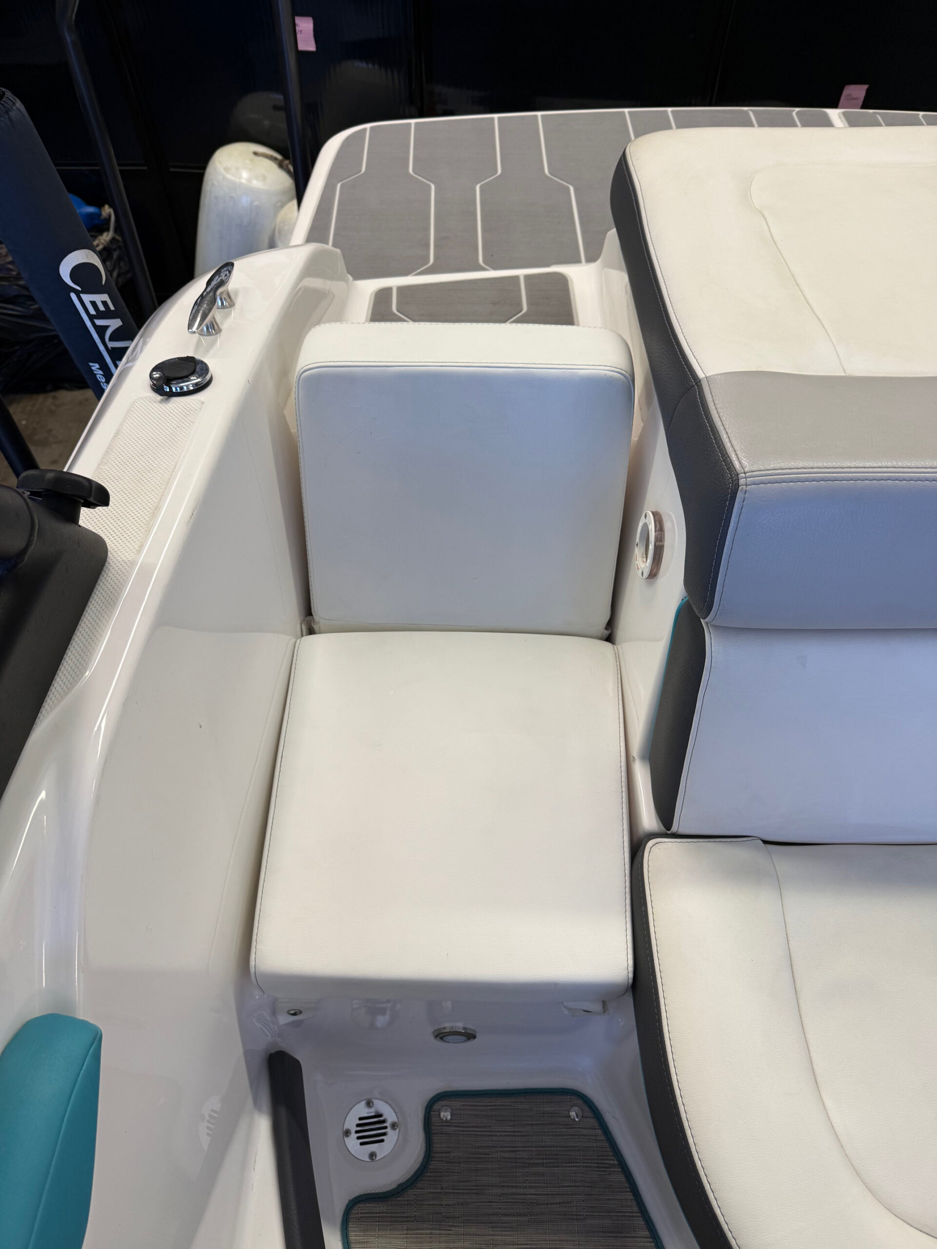 2019 19 Regal "ESX" Bowrider - Image 29