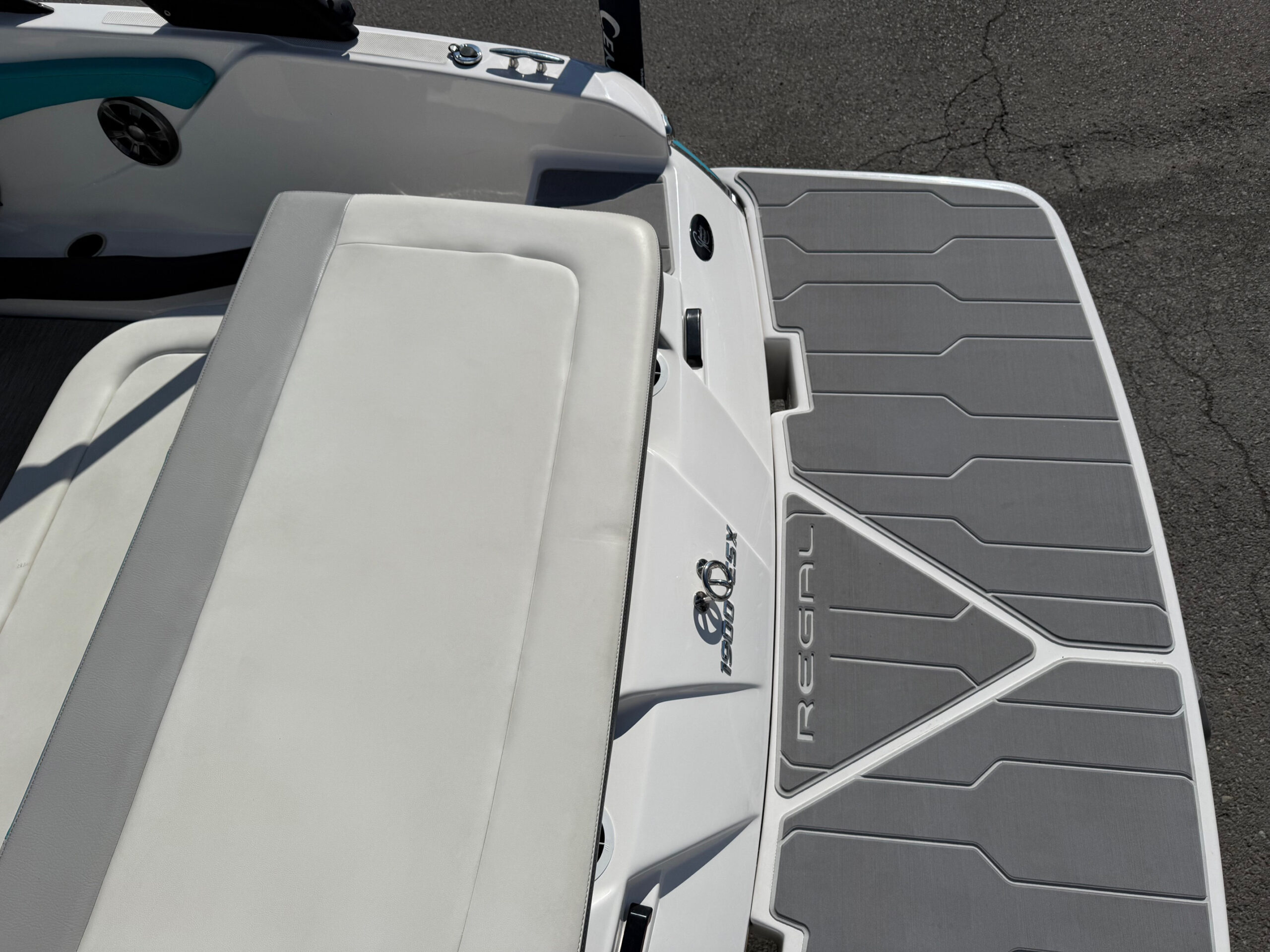 2019 19 Regal "ESX" Bowrider - Image 30