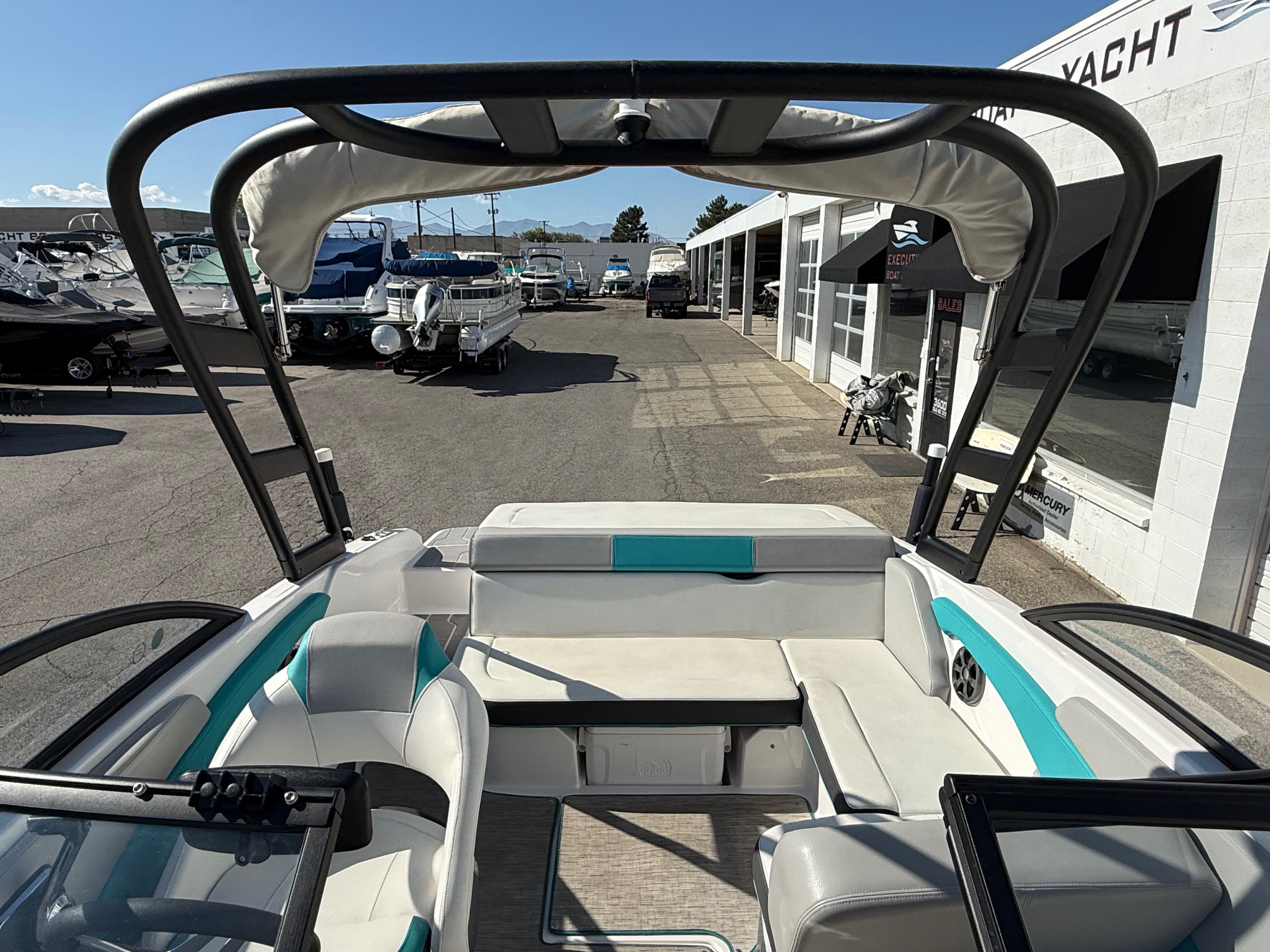 2019 19 Regal "ESX" Bowrider - Image 11