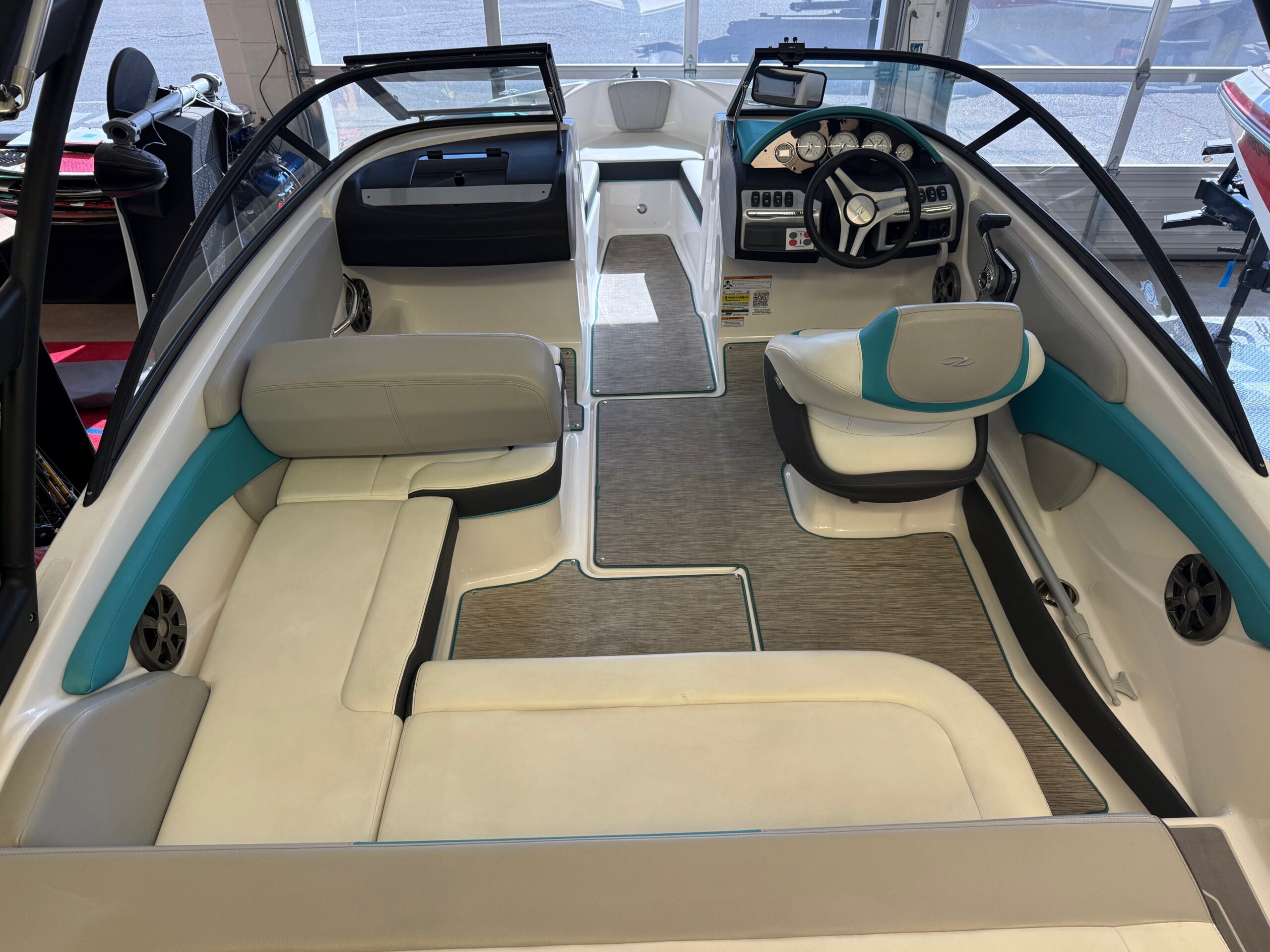 2019 19 Regal "ESX" Bowrider - Image 13
