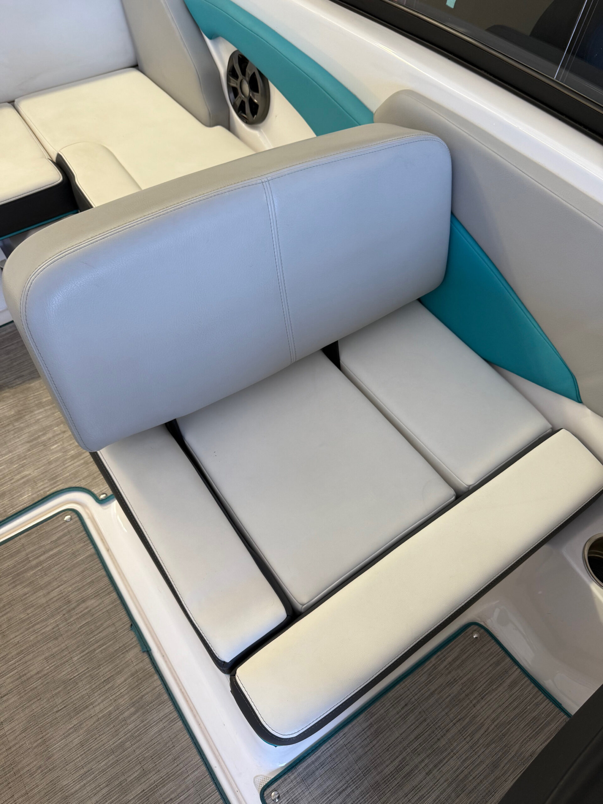 2019 19 Regal "ESX" Bowrider - Image 15