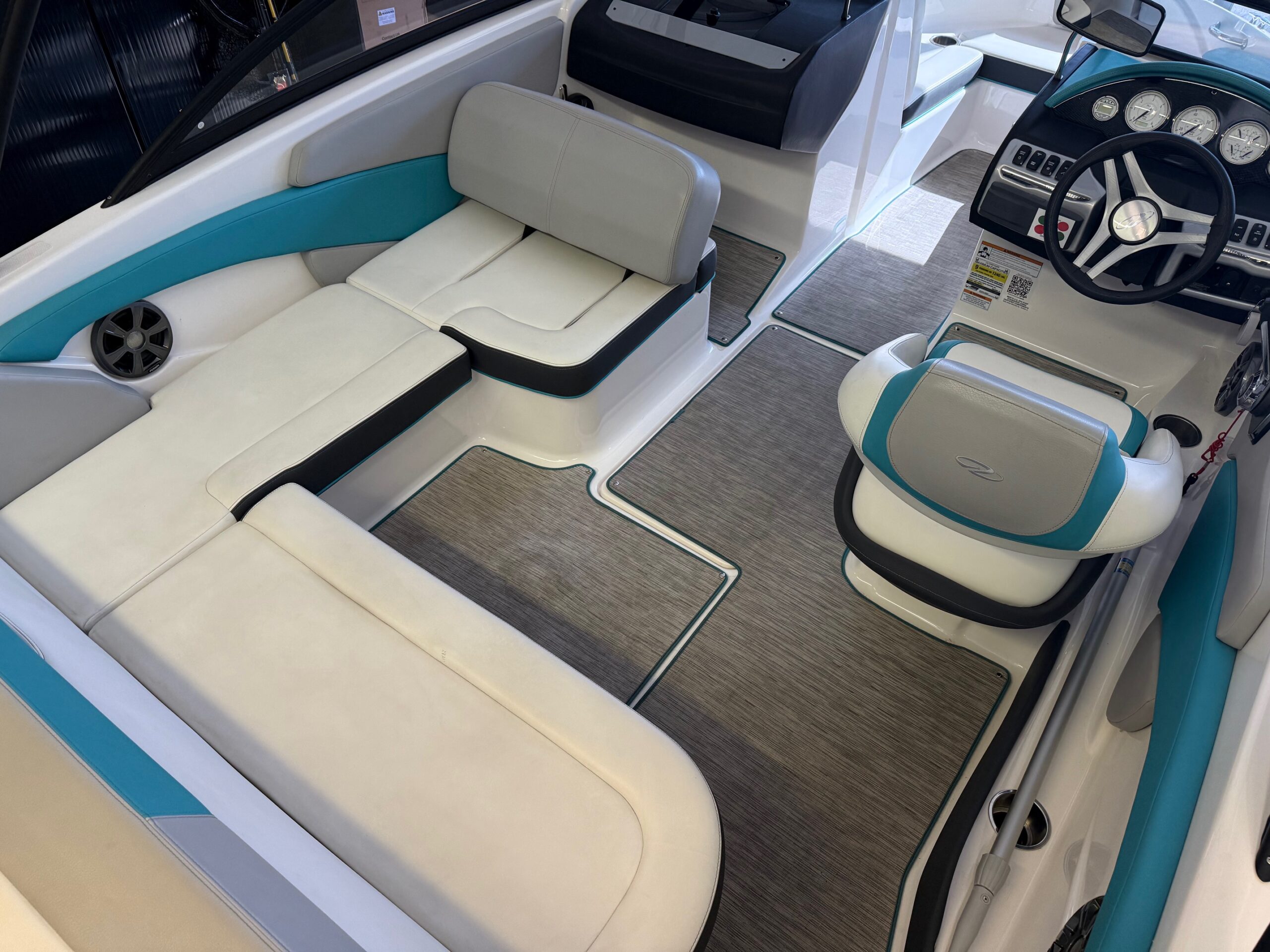 2019 19 Regal "ESX" Bowrider - Image 16
