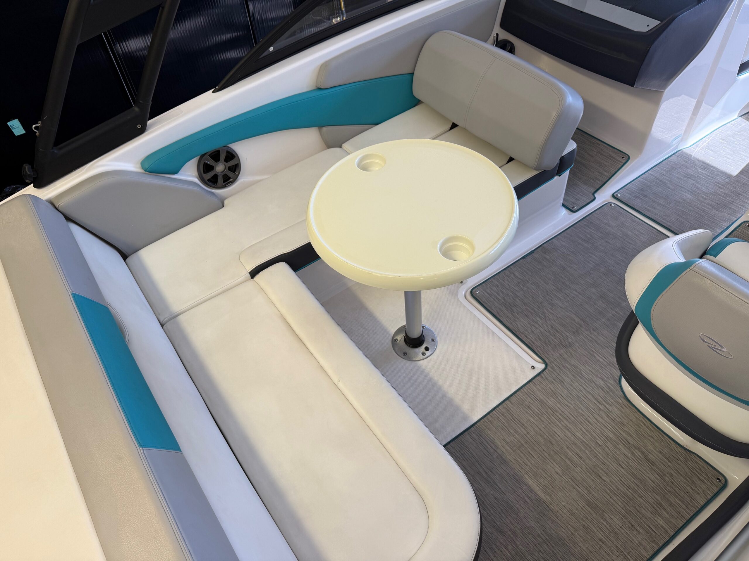 2019 19 Regal "ESX" Bowrider - Image 17