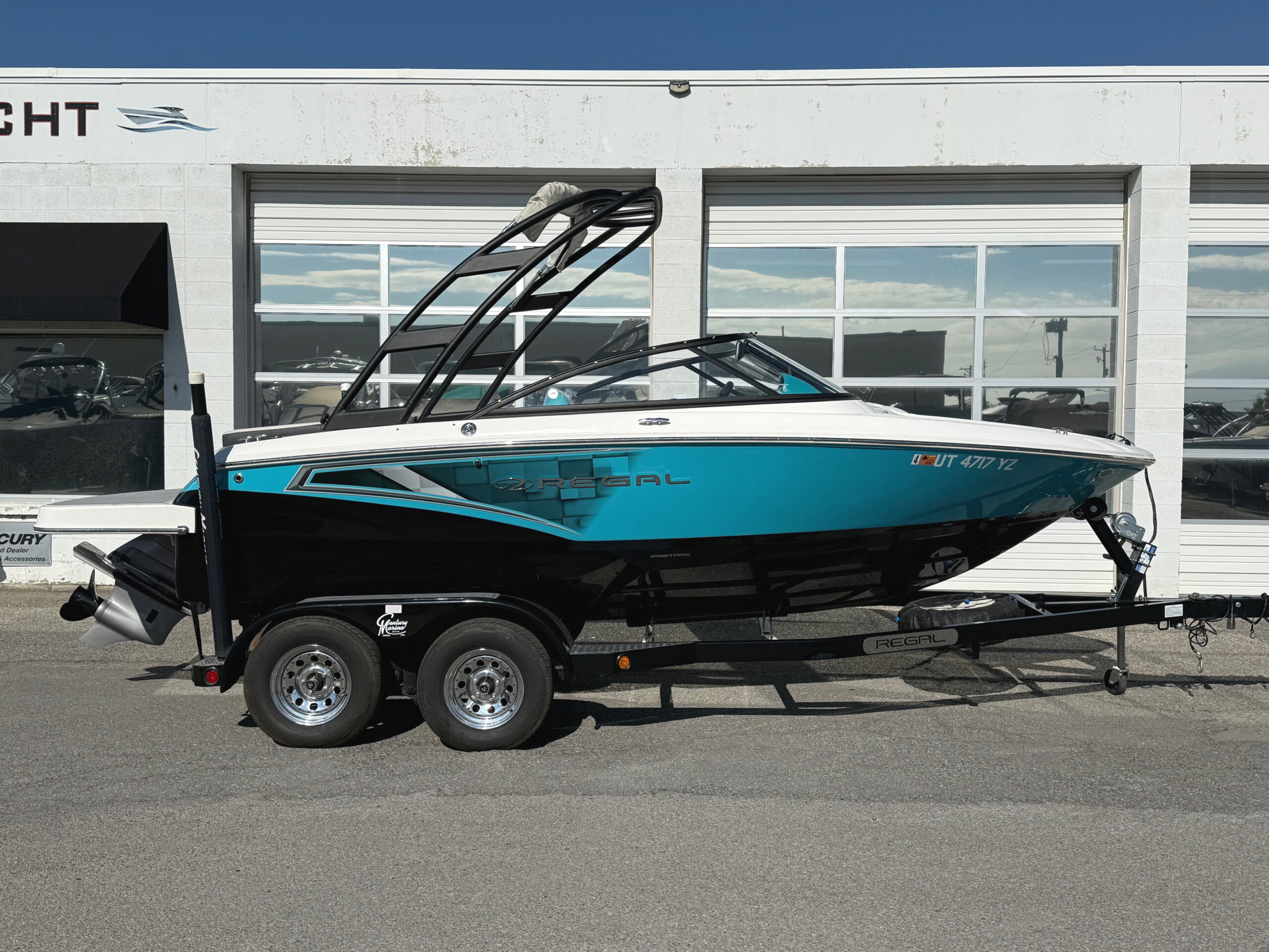 2019 19 Regal "ESX" Bowrider