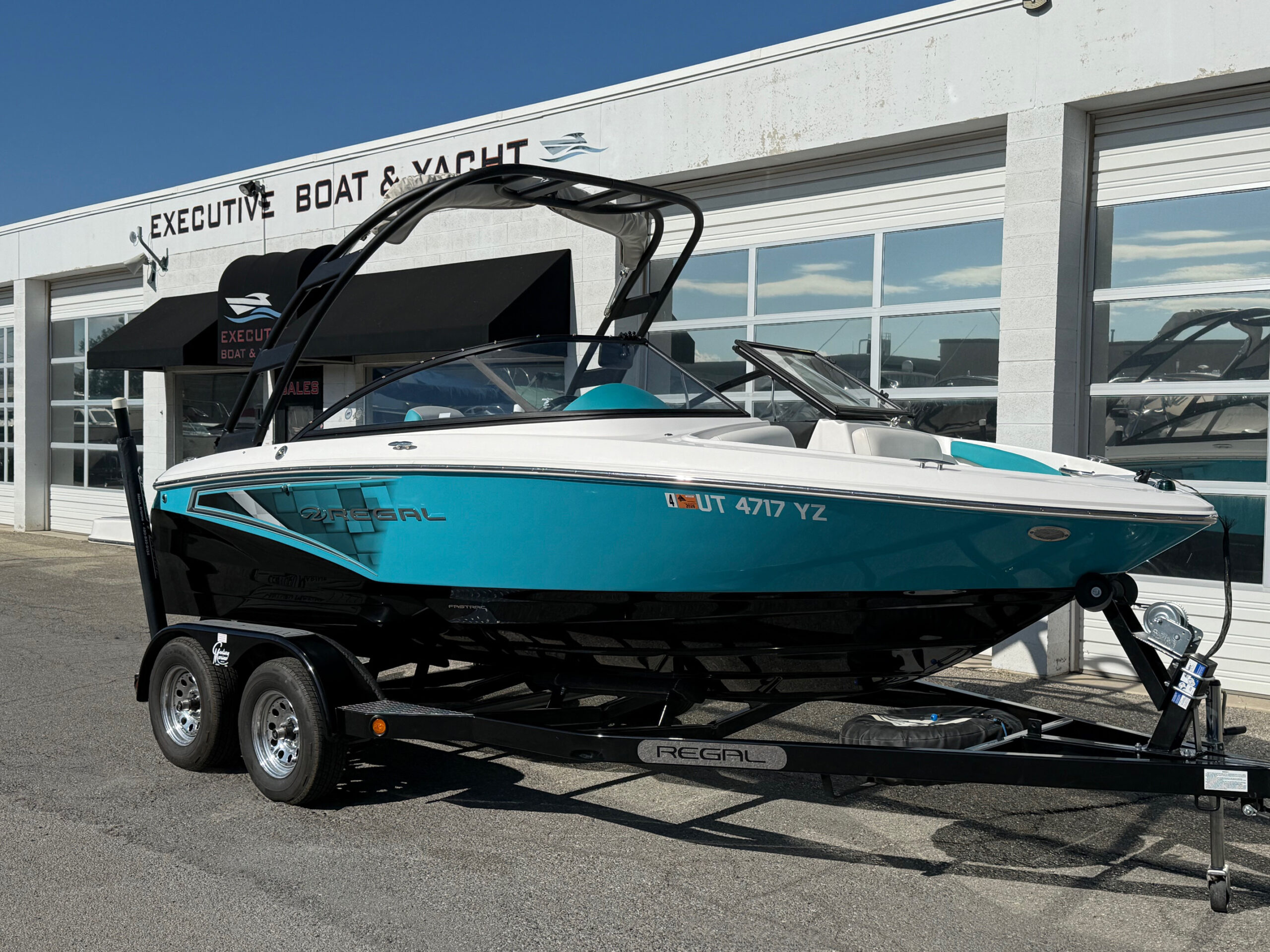 2019 19 Regal "ESX" Bowrider - Image 2