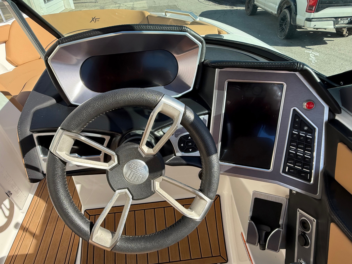 2021 22' MasterCraft "XT22" Bowrider - Image 19