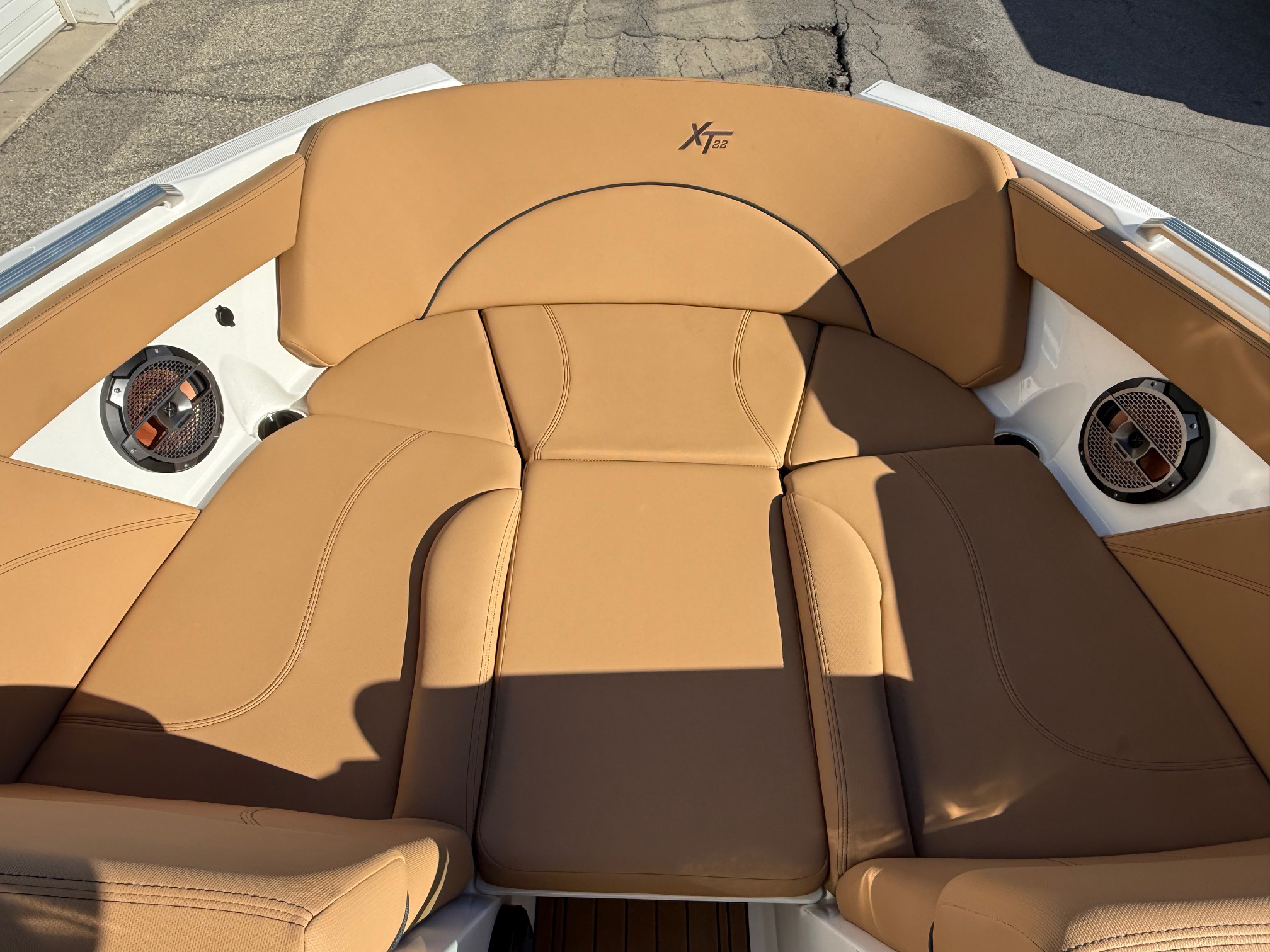 2021 22' MasterCraft "XT22" Bowrider - Image 9