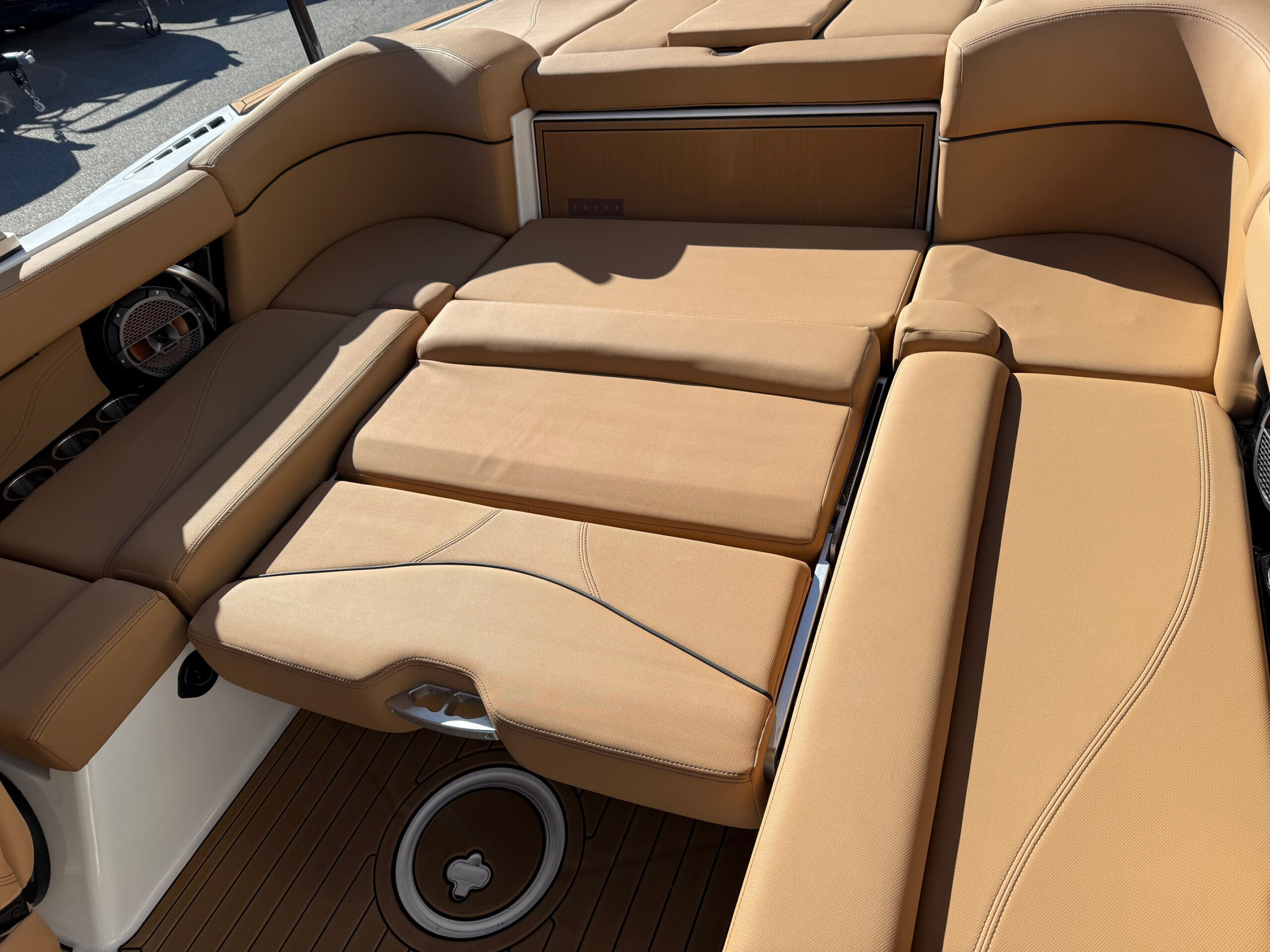 2021 22' MasterCraft "XT22" Bowrider - Image 13