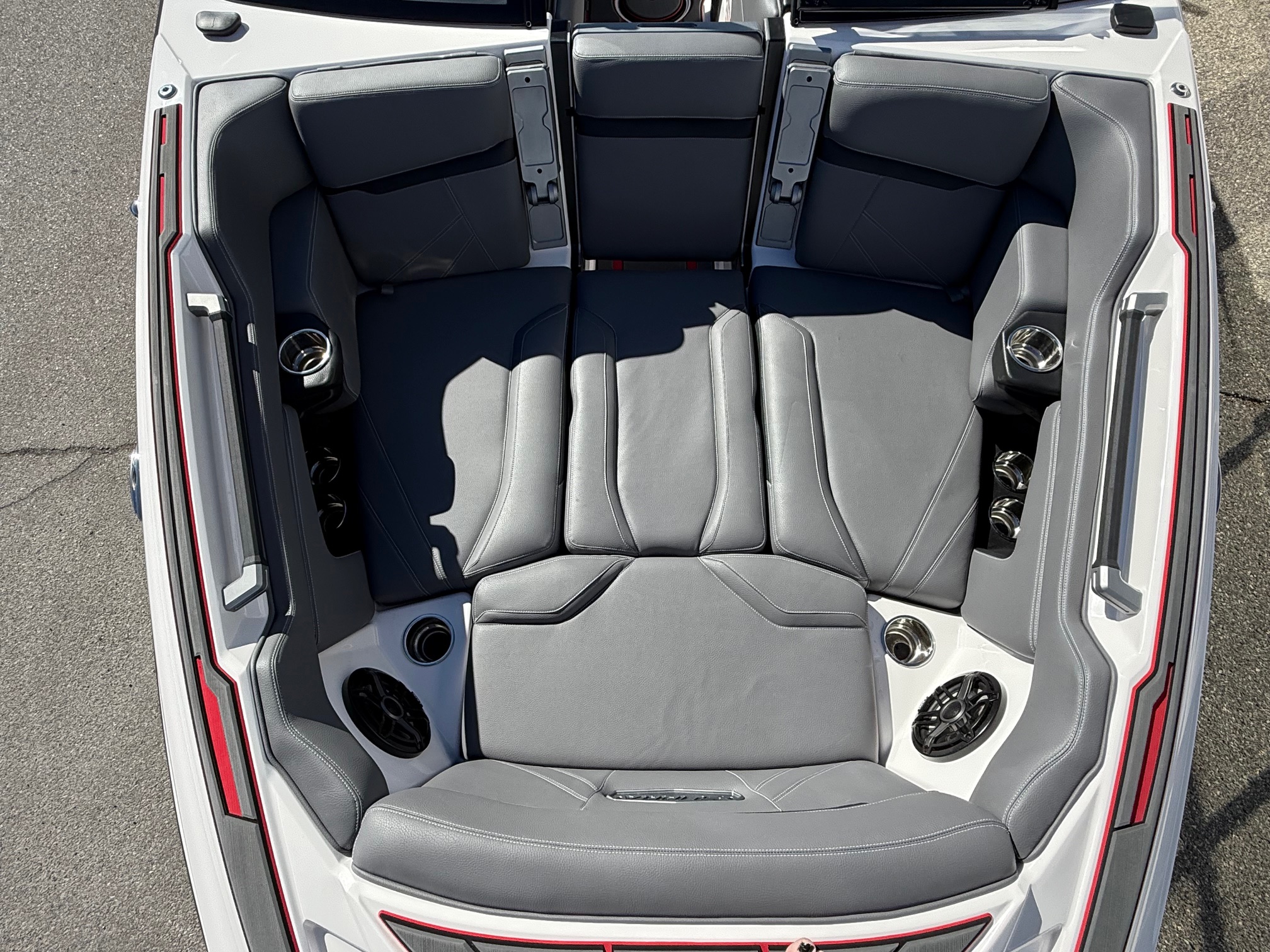 2023 24' Supra "SL550" Bowrider - Image 12