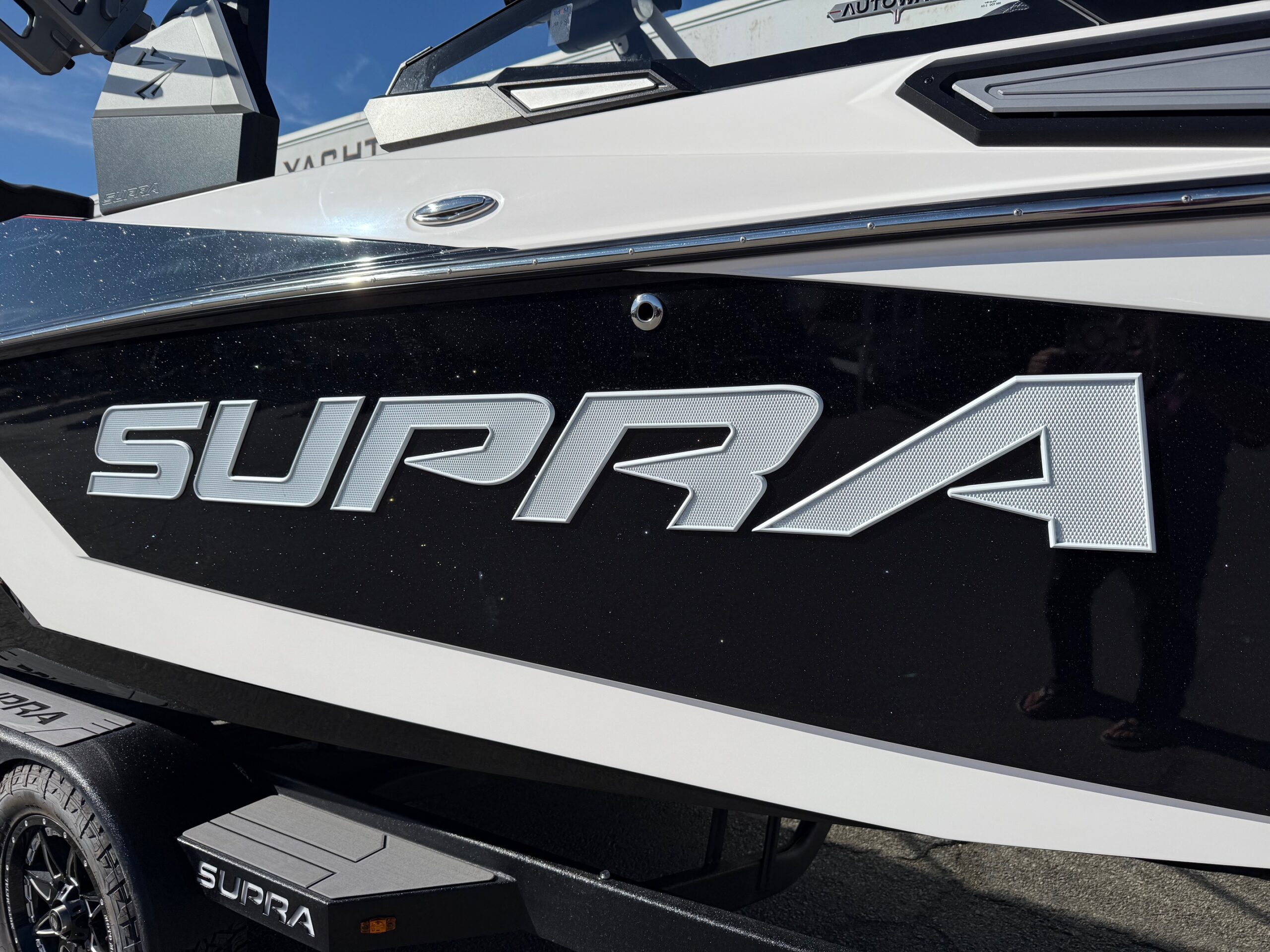 2023 24' Supra "SL550" Bowrider - Image 3
