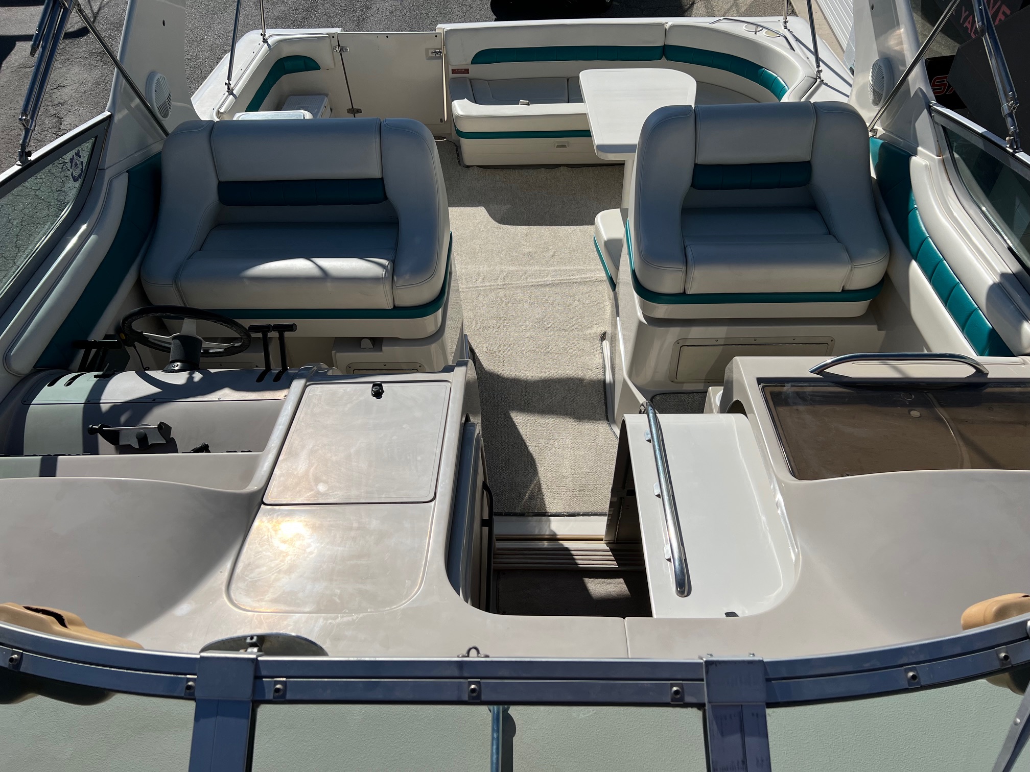 1995 40' Regal "Commodore 402" Yacht - Image 20