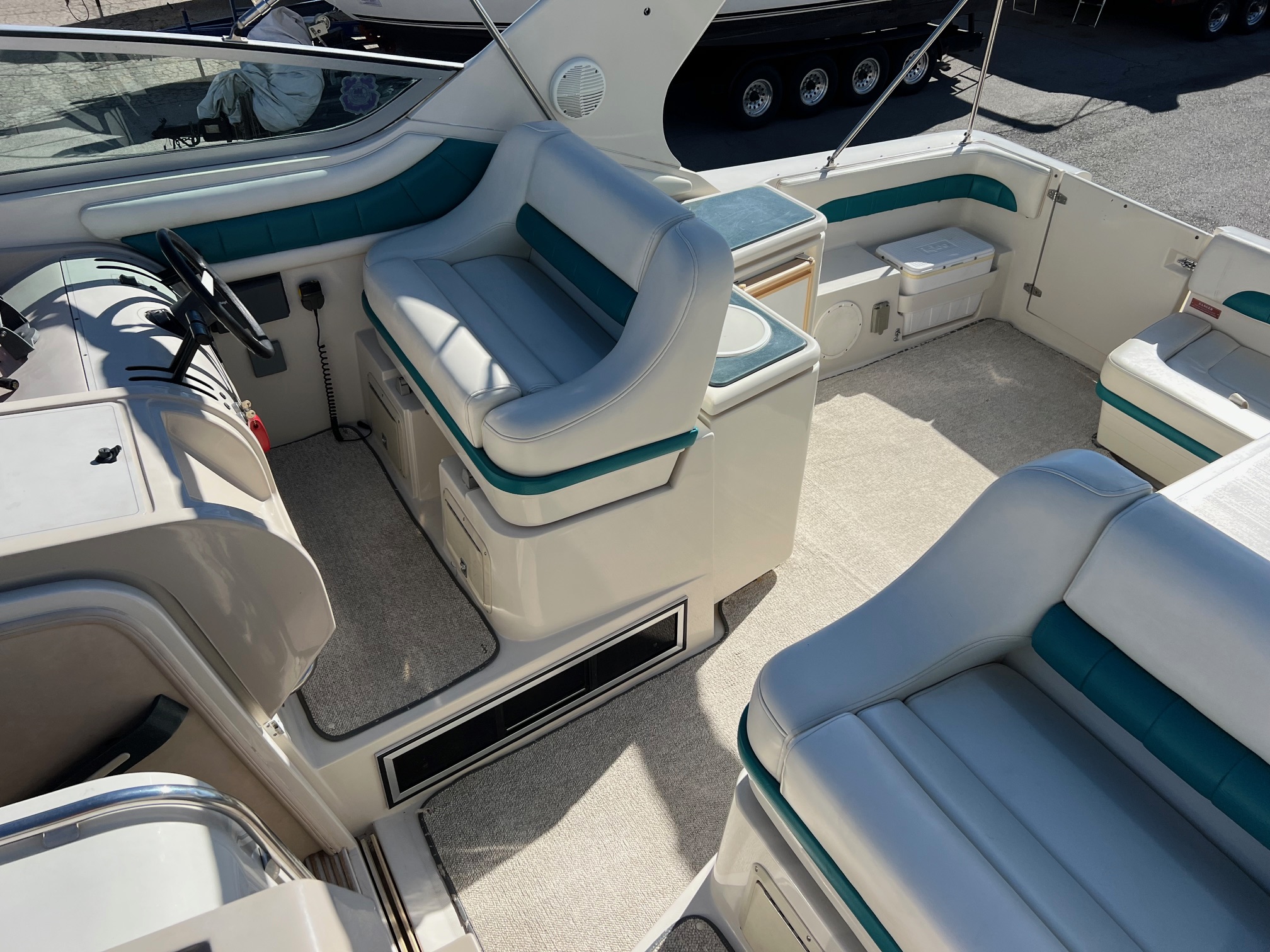 1995 40' Regal "Commodore 402" Yacht - Image 23