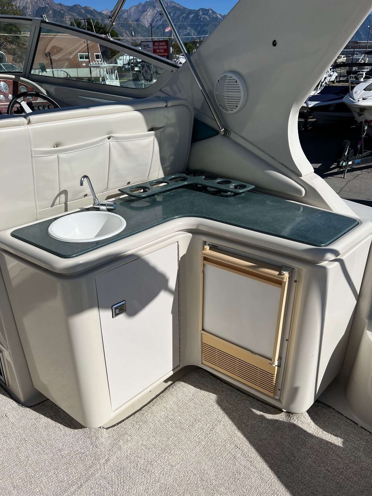 1995 40' Regal "Commodore 402" Yacht - Image 24