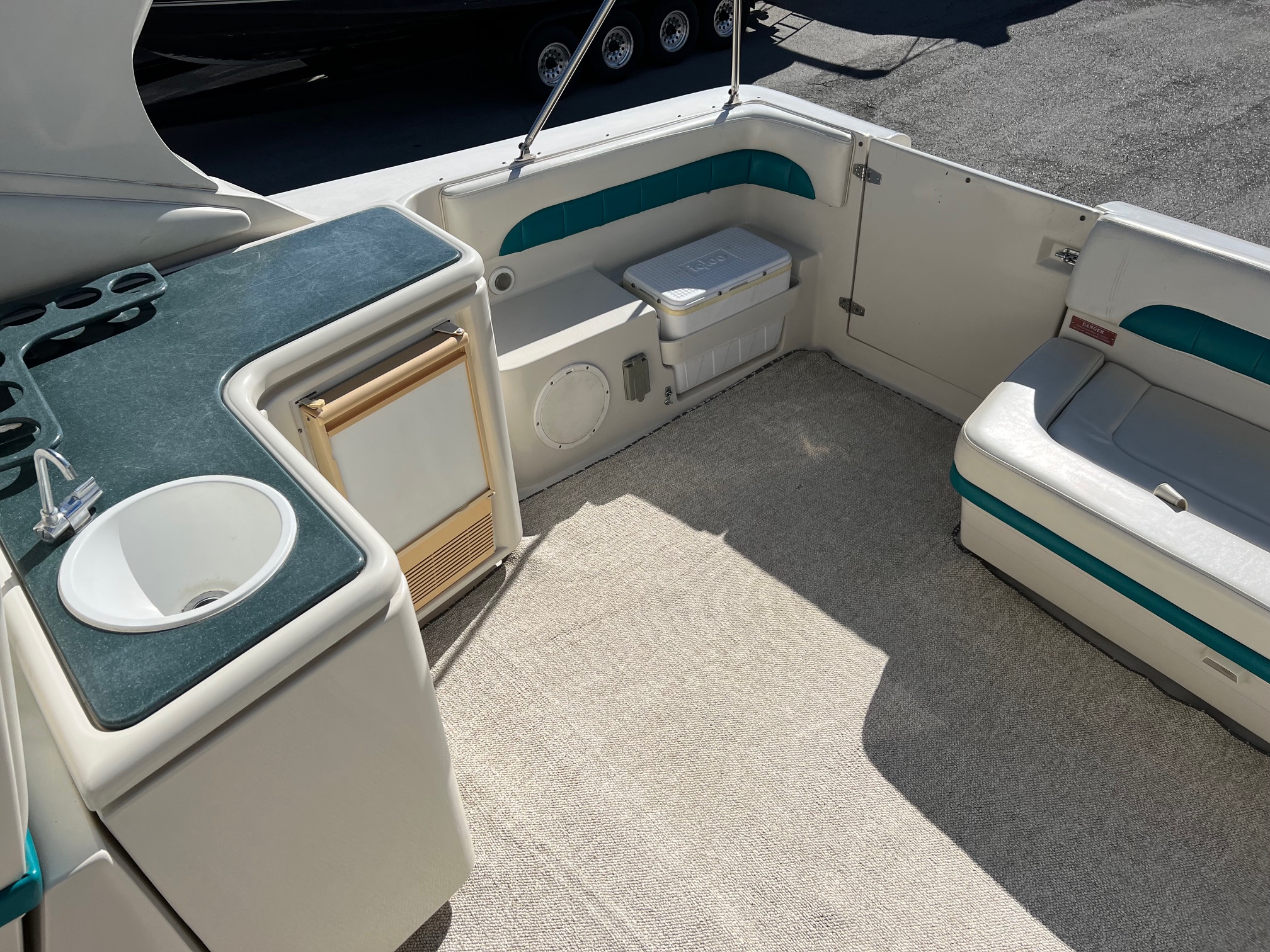 1995 40' Regal "Commodore 402" Yacht - Image 25