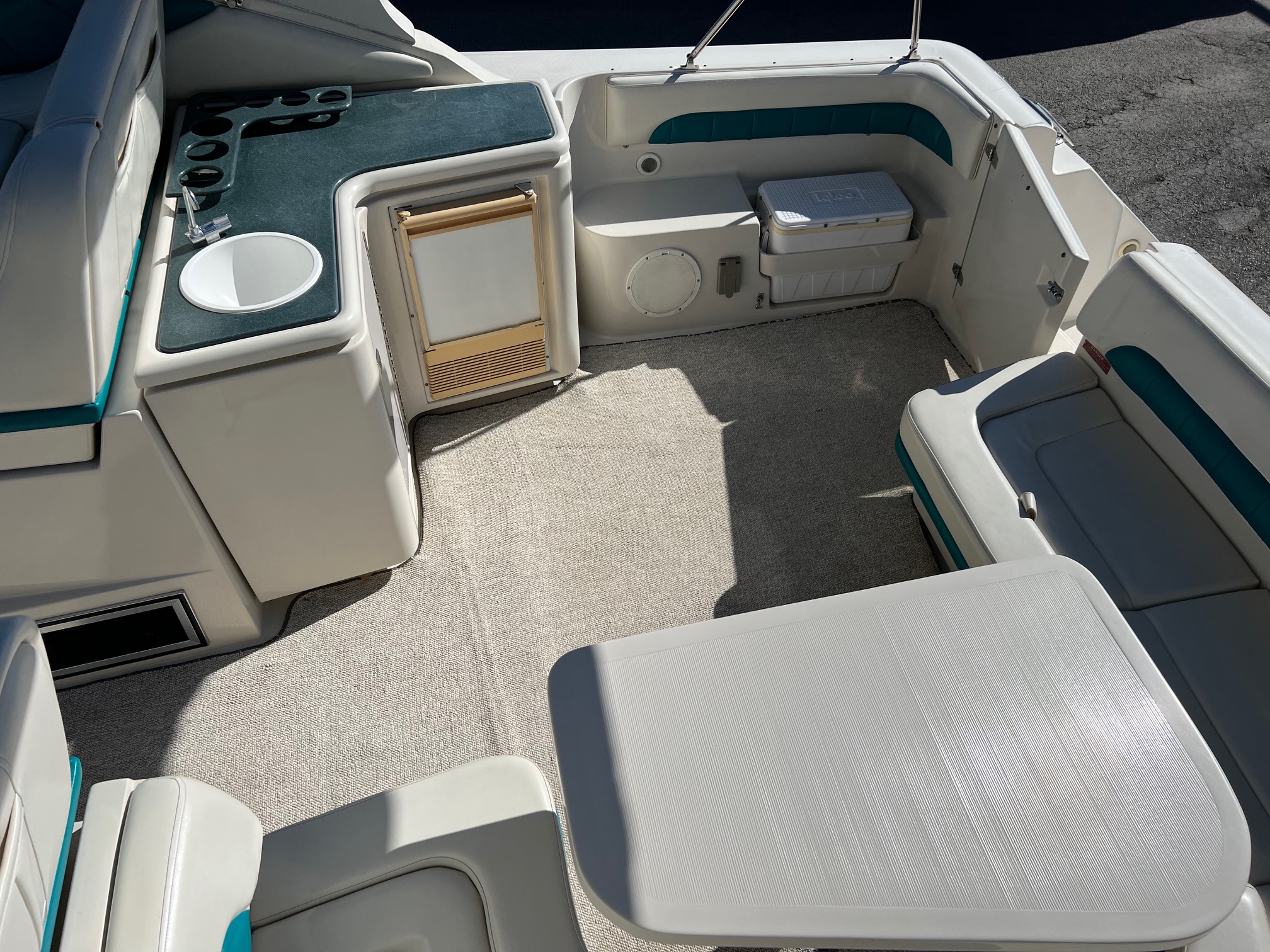 1995 40' Regal "Commodore 402" Yacht - Image 26