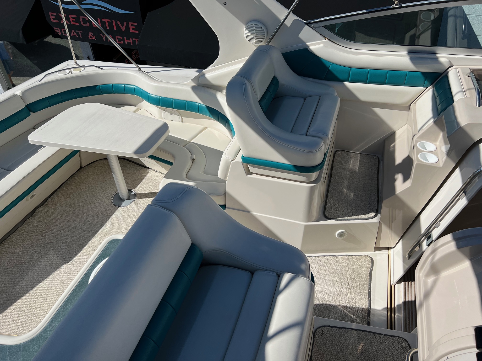 1995 40' Regal "Commodore 402" Yacht - Image 15