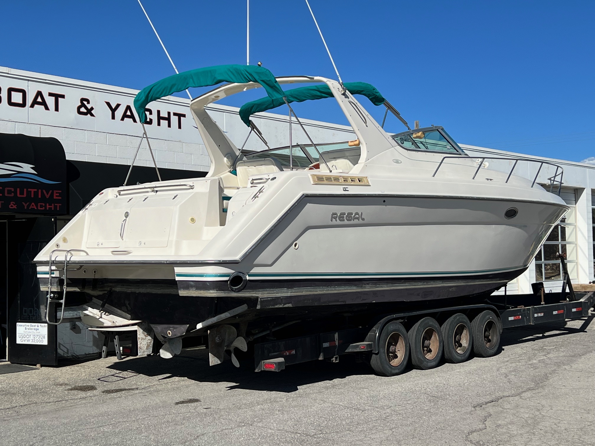 1995 40' Regal "Commodore 402" Yacht - Image 3