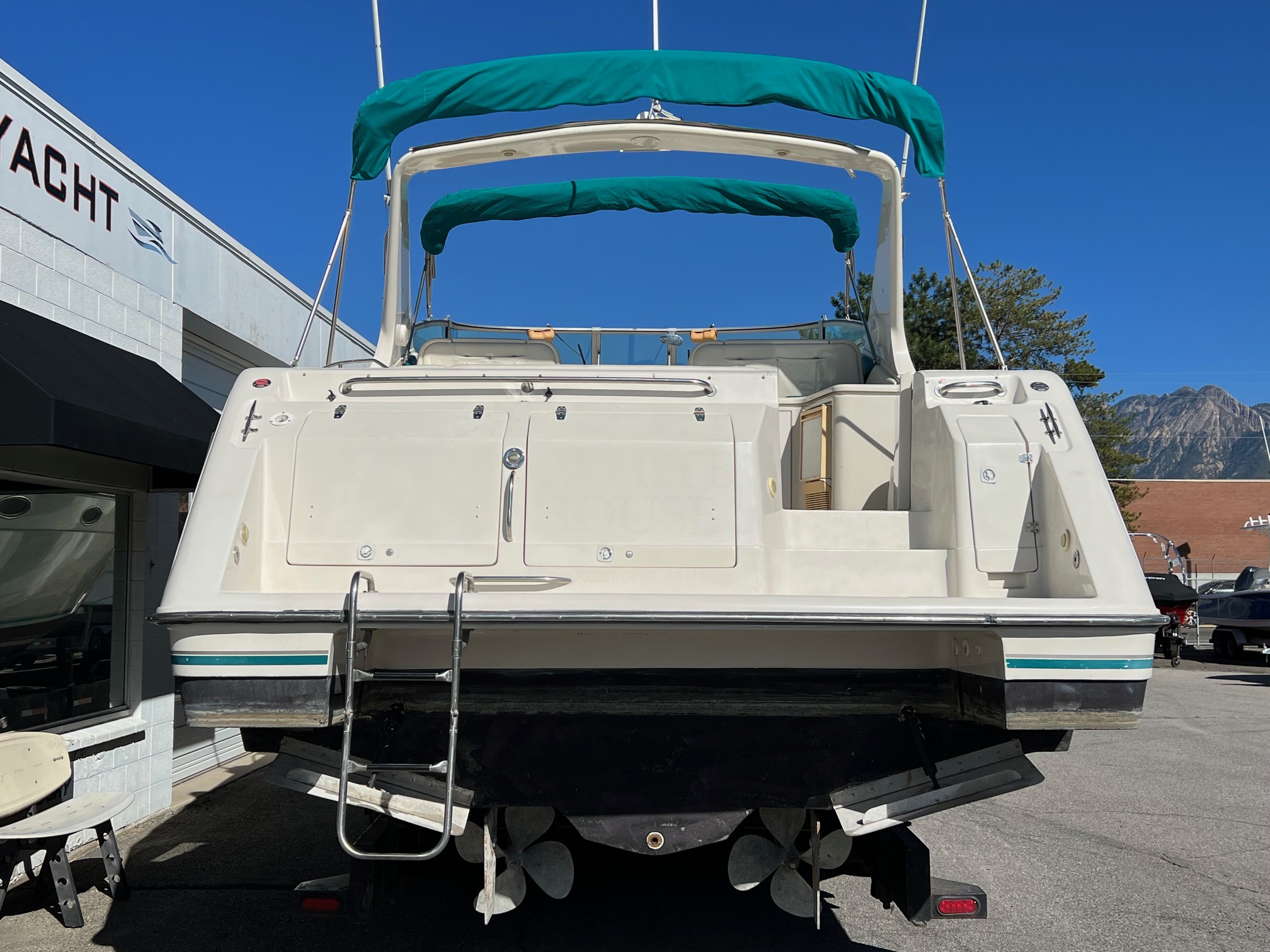 1995 40' Regal "Commodore 402" Yacht - Image 8