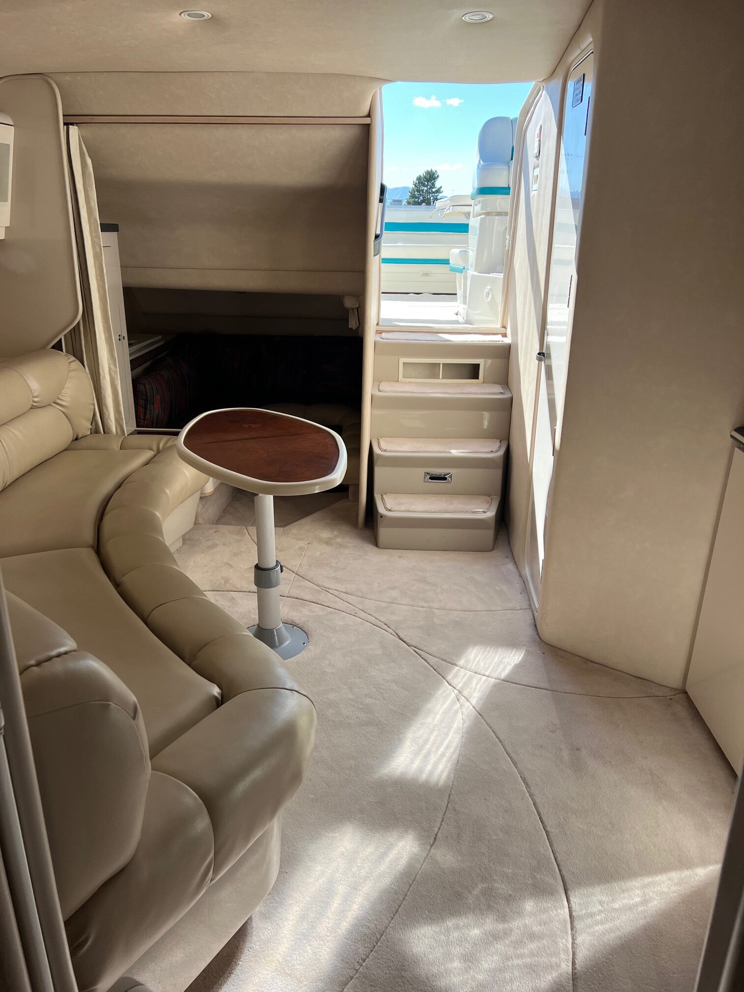 1995 40' Regal "Commodore 402" Yacht - Image 32