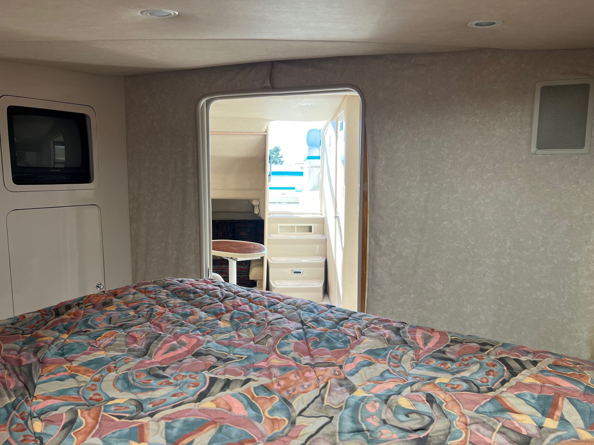 1995 40' Regal "Commodore 402" Yacht - Image 41