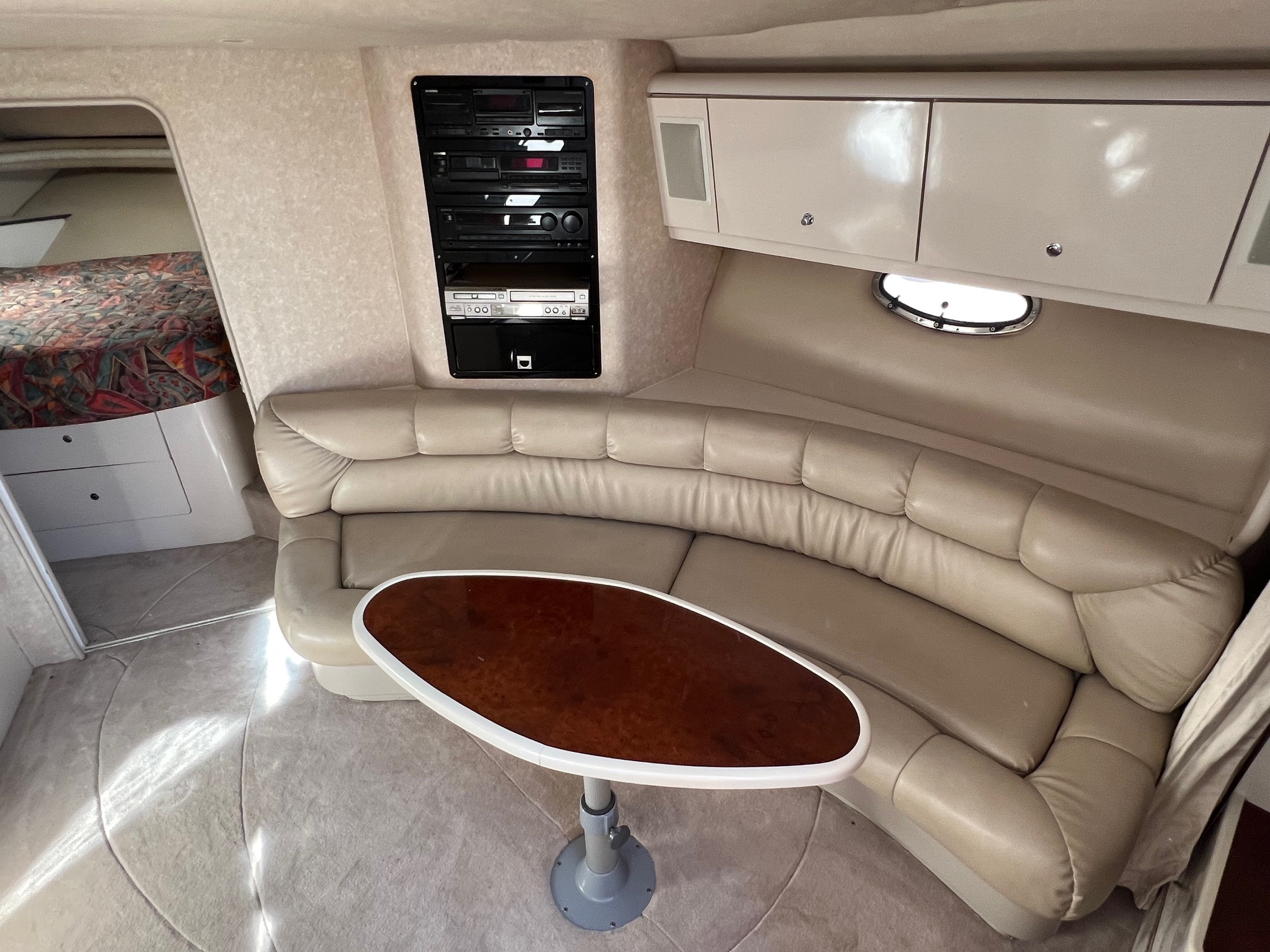 1995 40' Regal "Commodore 402" Yacht - Image 44