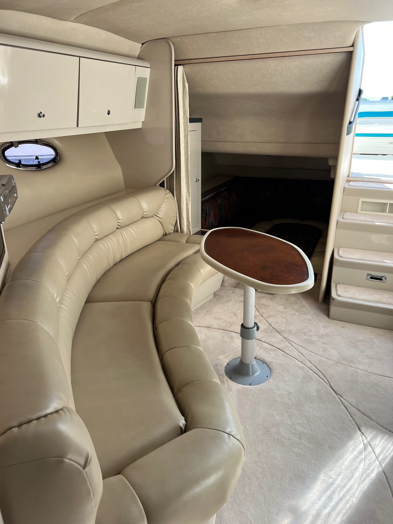 1995 40' Regal "Commodore 402" Yacht - Image 46