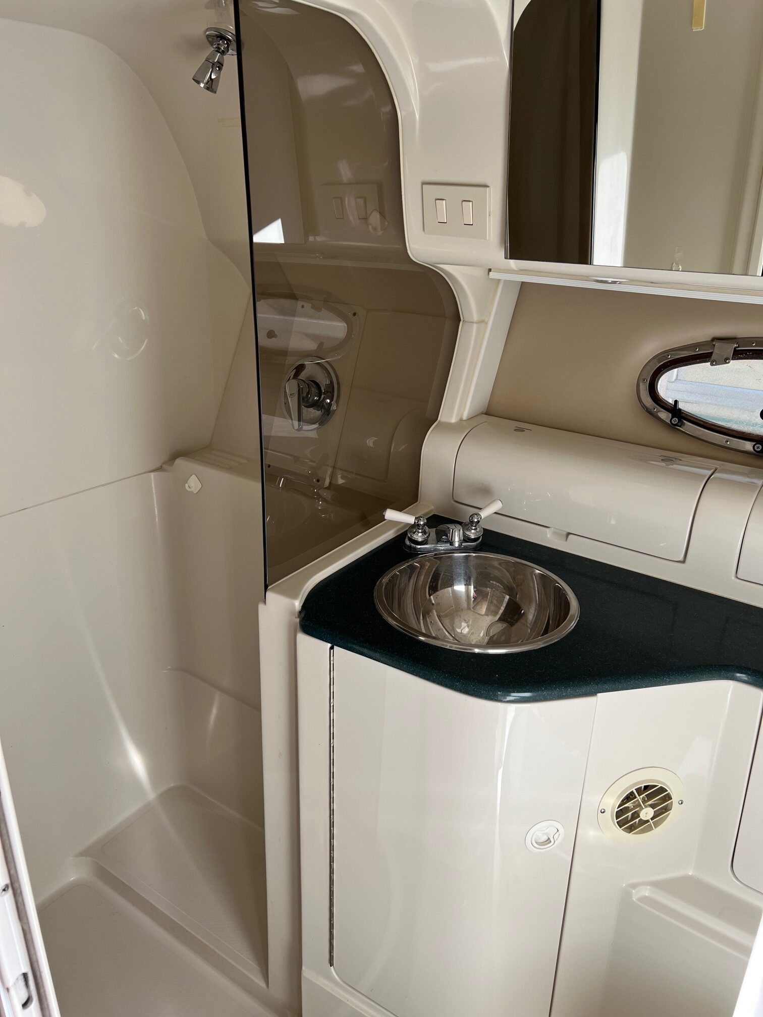 1995 40' Regal "Commodore 402" Yacht - Image 51