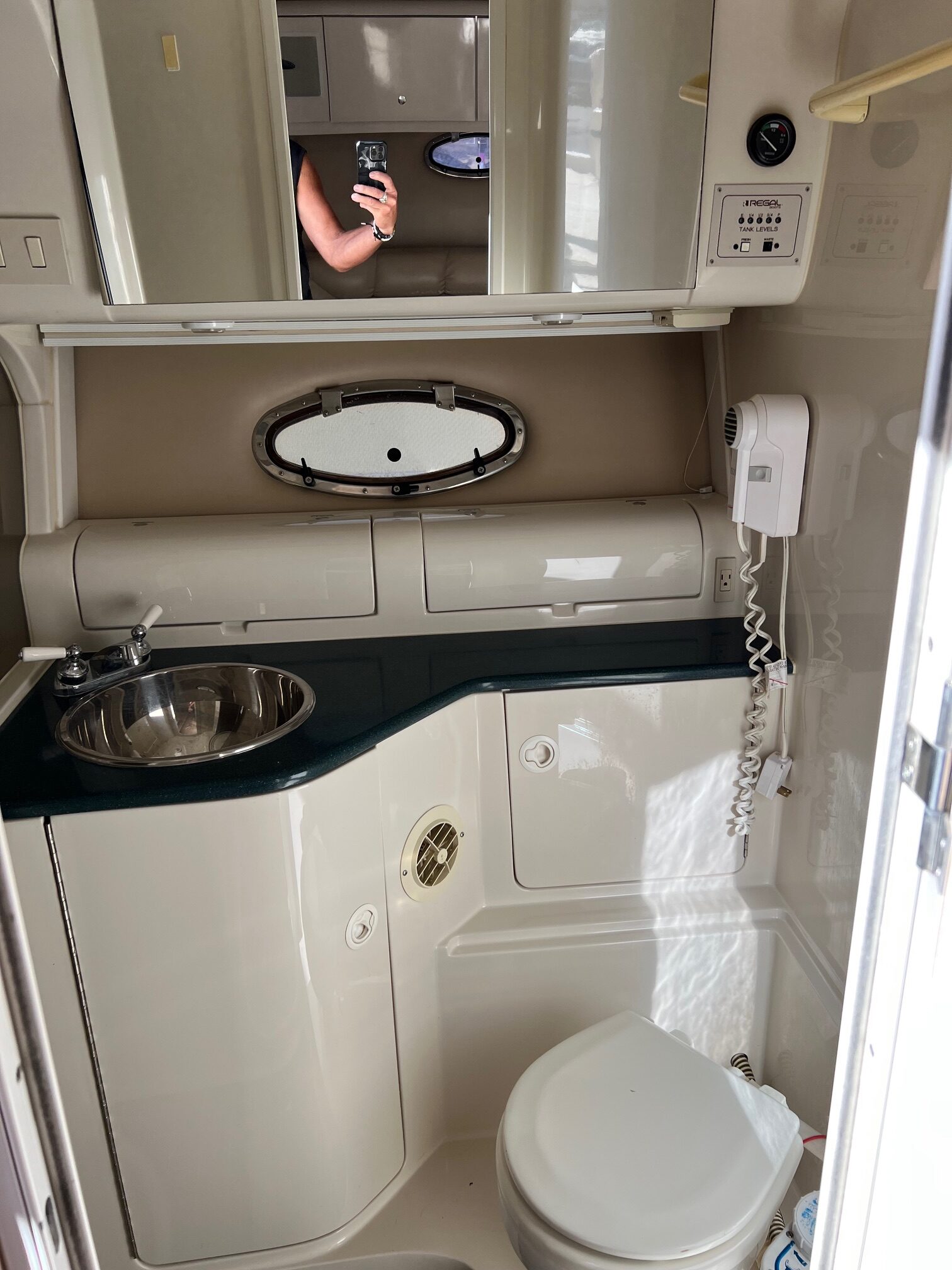 1995 40' Regal "Commodore 402" Yacht - Image 52