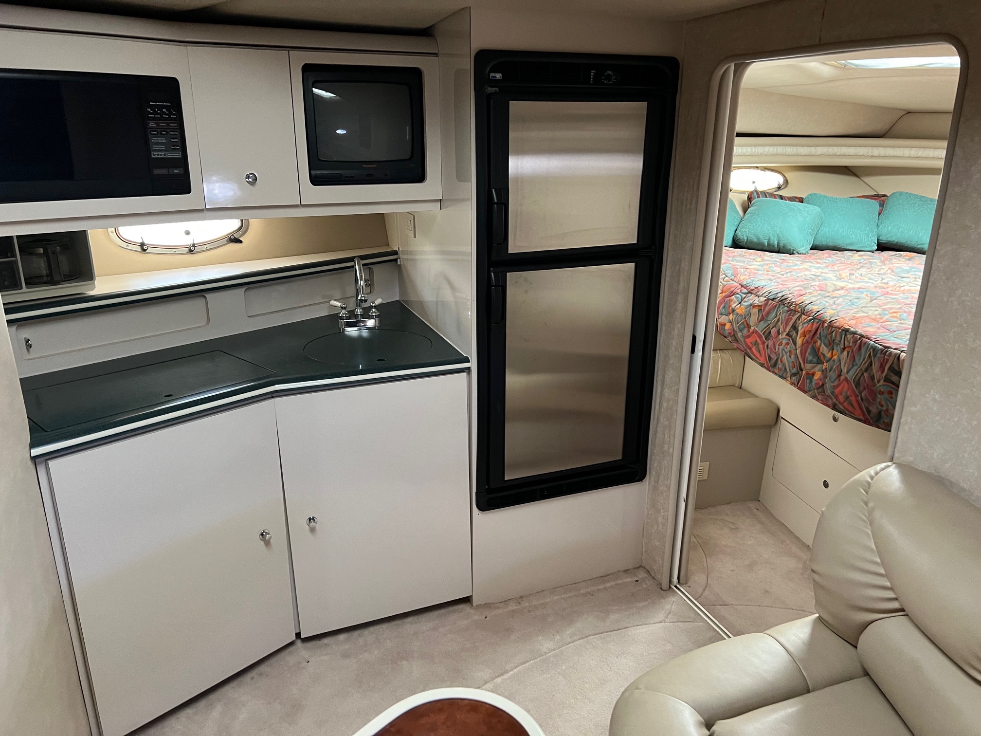 1995 40' Regal "Commodore 402" Yacht - Image 36