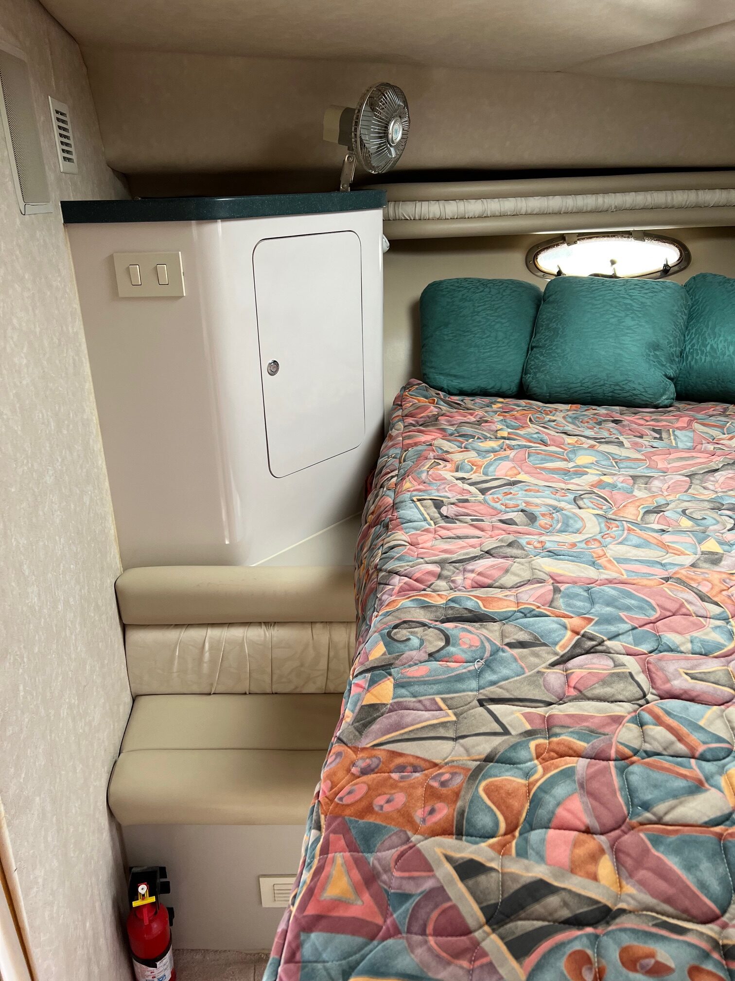 1995 40' Regal "Commodore 402" Yacht - Image 37