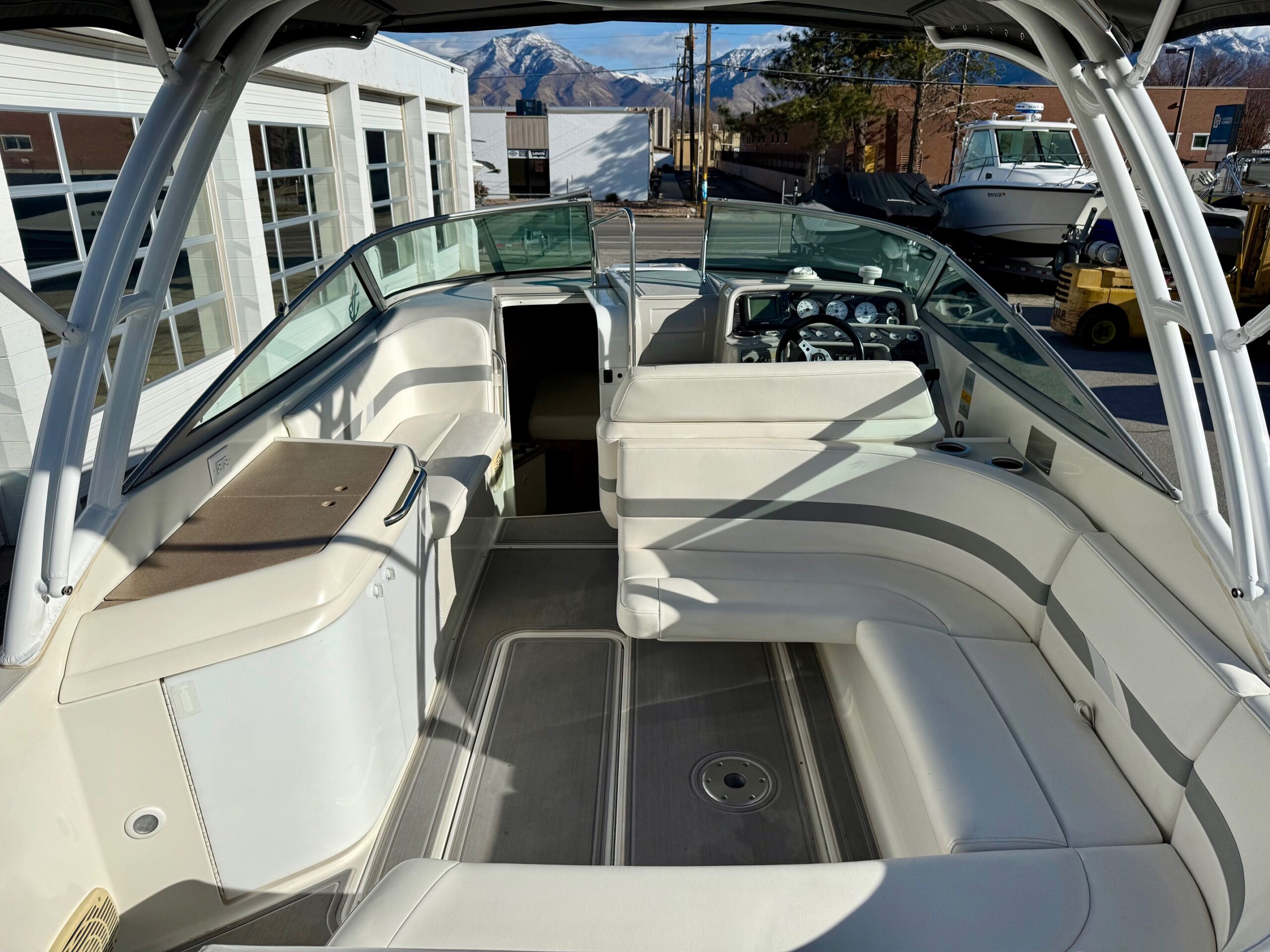 2001 28' Formula "280 Sun Sport" Cuddy - Image 10