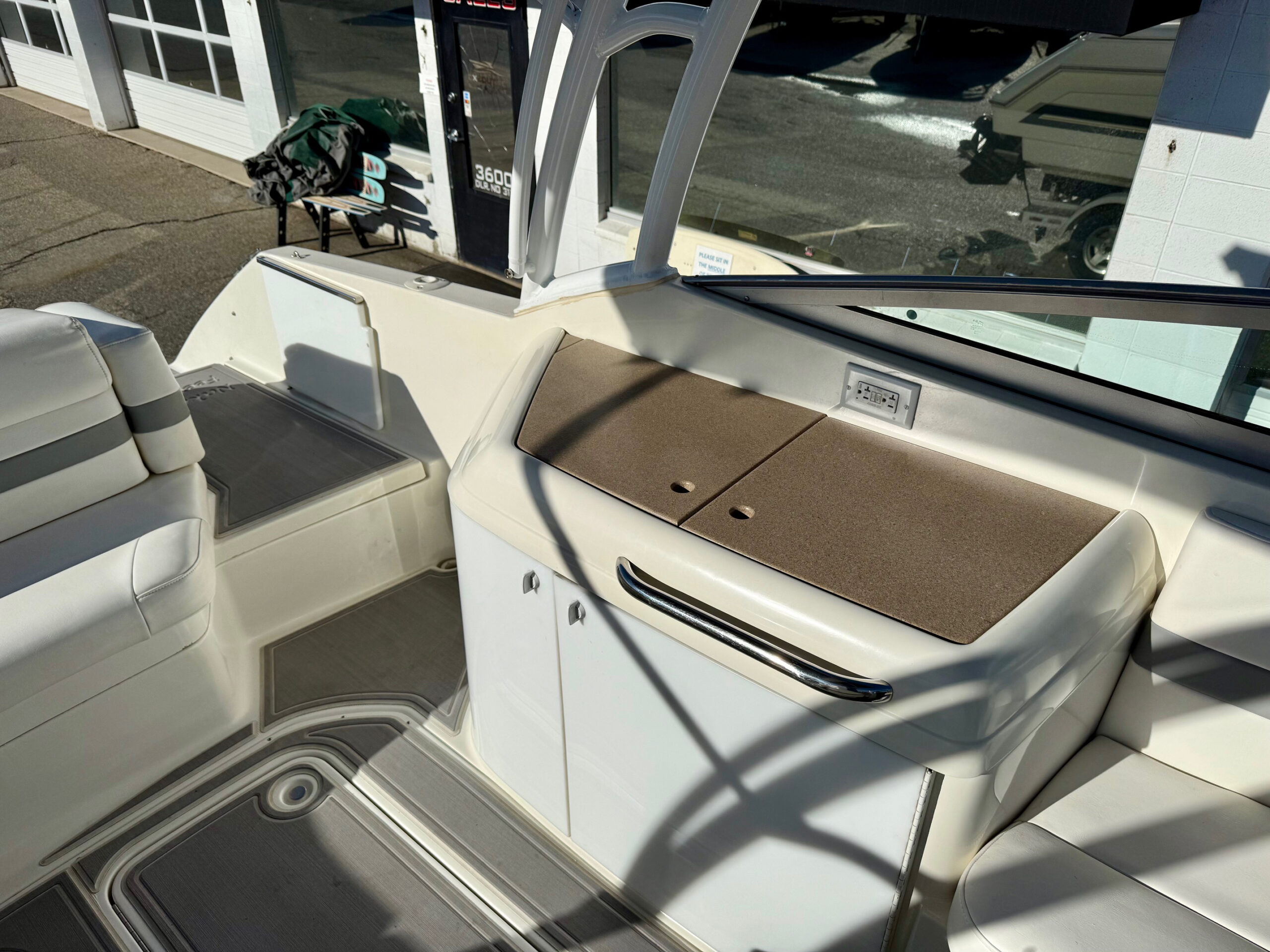 2001 28' Formula "280 Sun Sport" Cuddy - Image 12