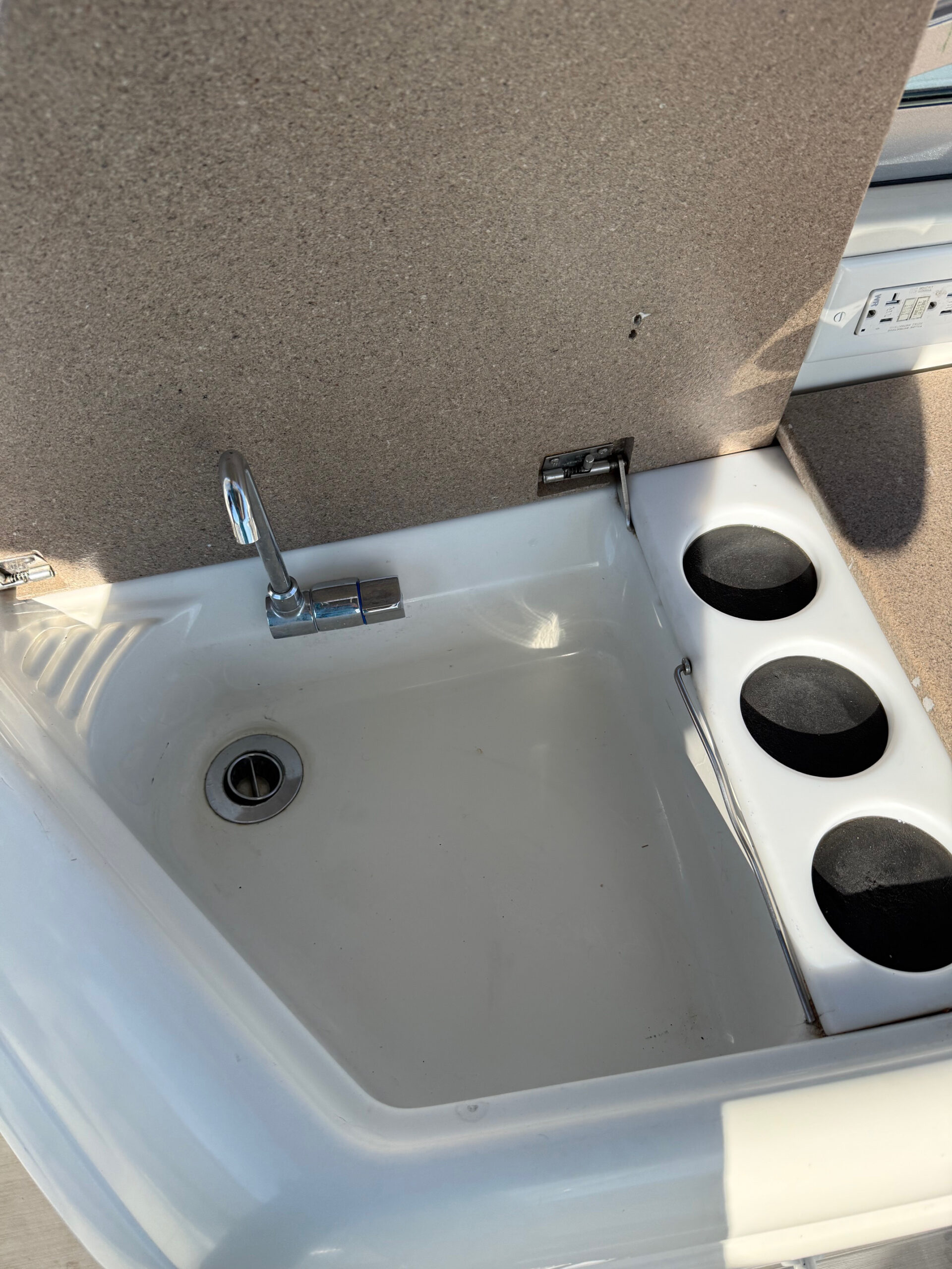 2001 28' Formula "280 Sun Sport" Cuddy - Image 14