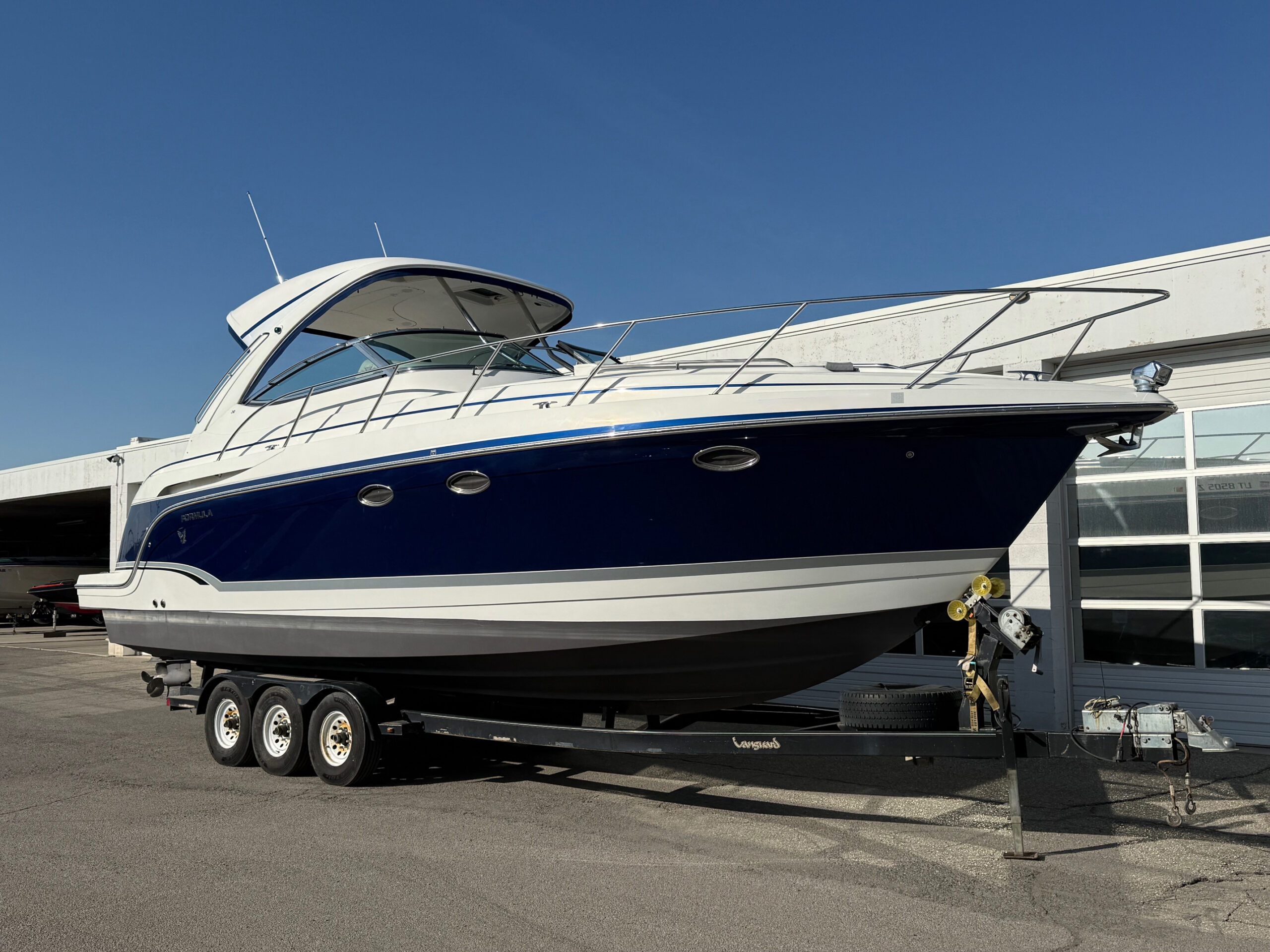 2009 34' Formula "34 PC" Yacht - Image 2