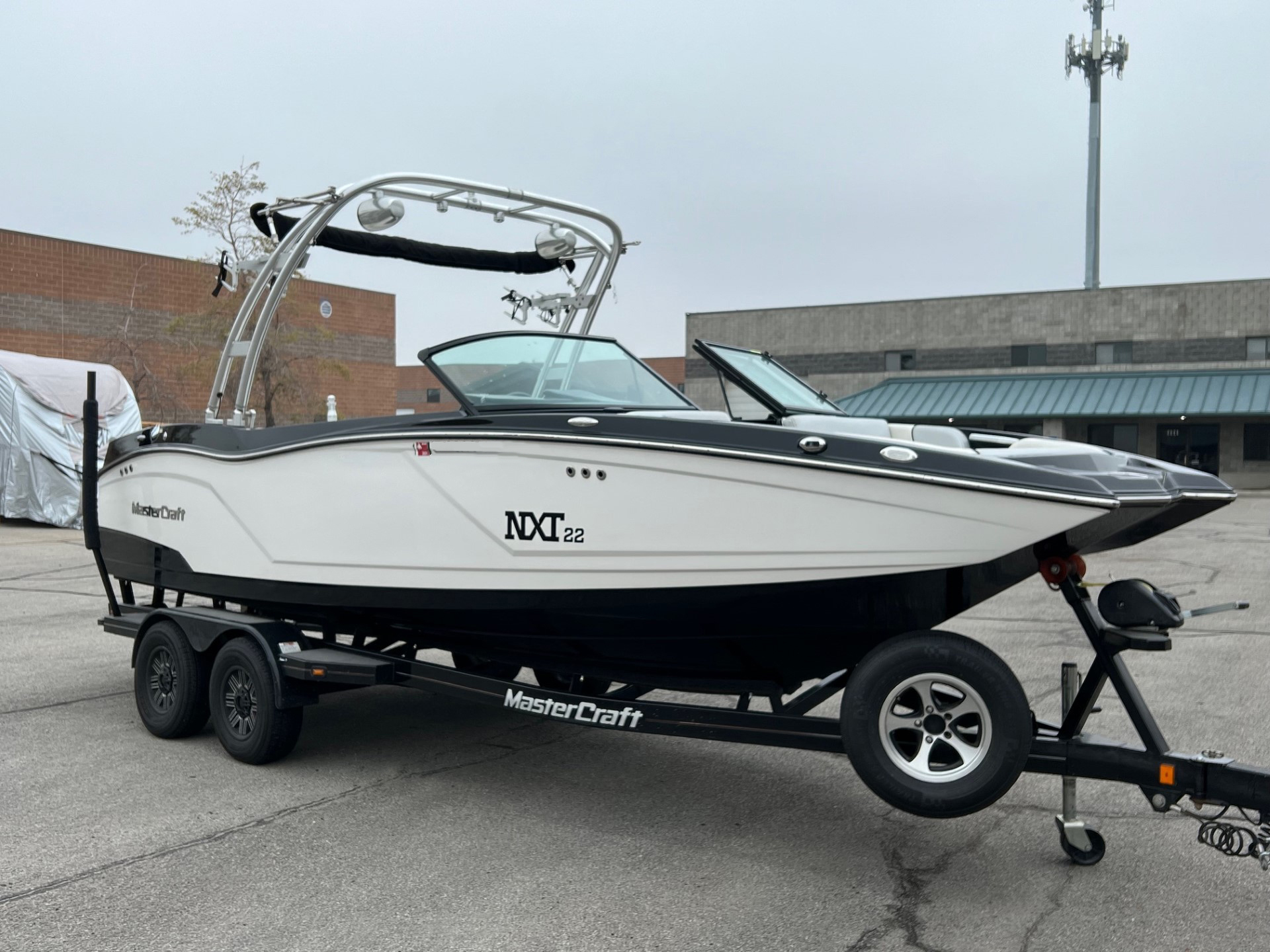 2016 22' MasterCraft "NXT22" Bowrider - Image 3