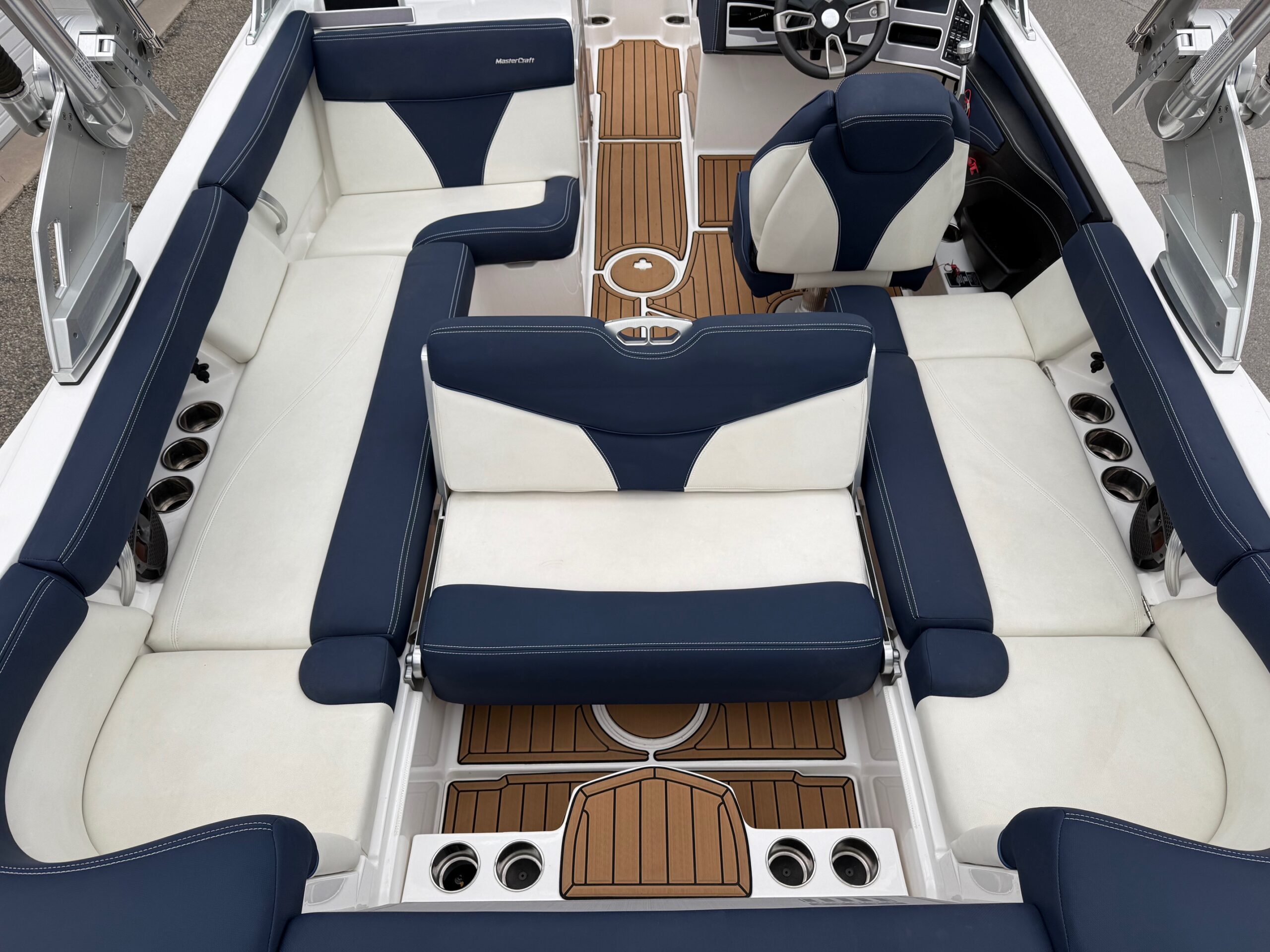 2019 22' MasterCraft "XT22" Bowrider - Image 30