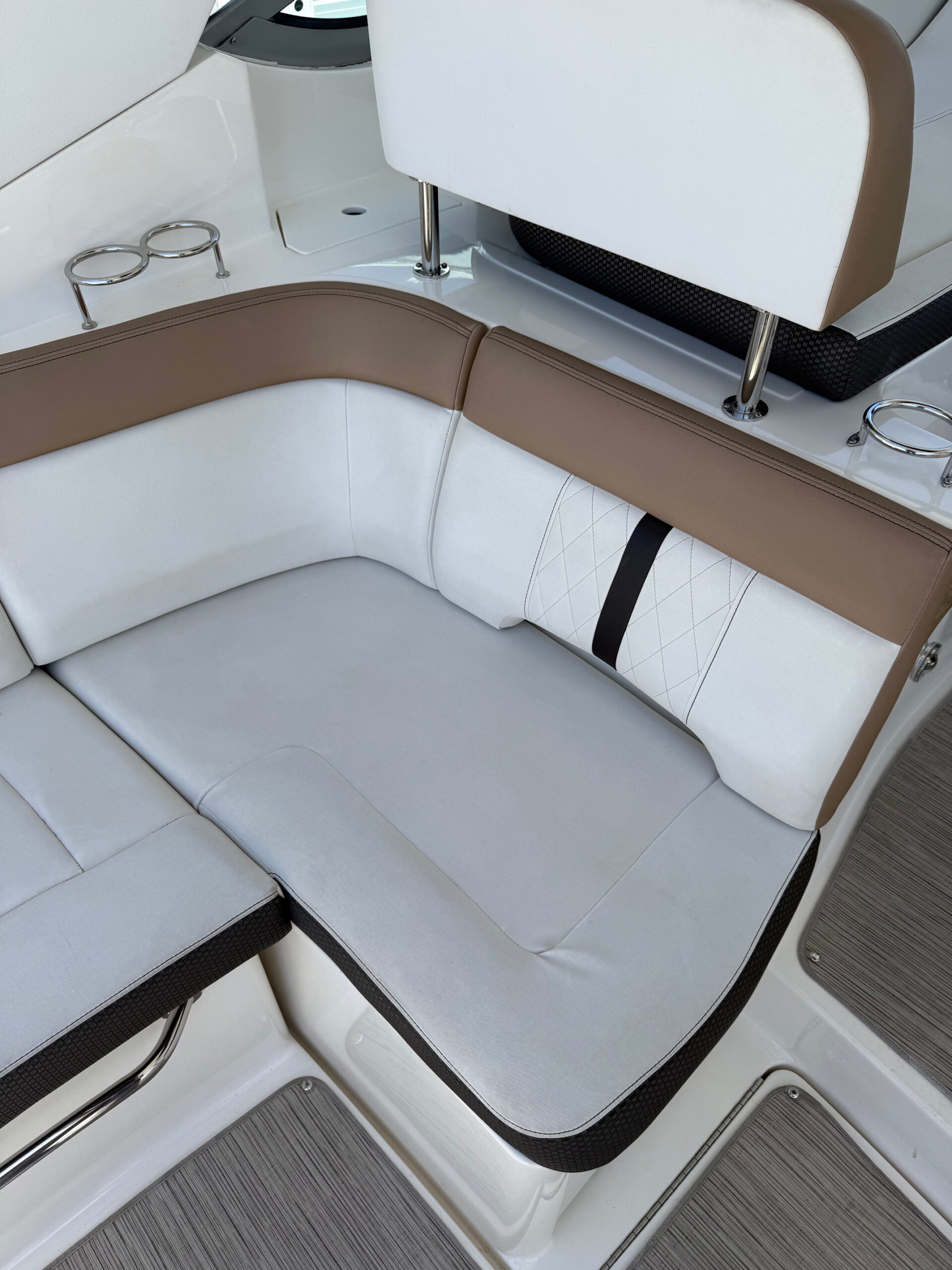 2018 35' Sea Ray "Sundancer 350 Axius" Yacht - Image 23