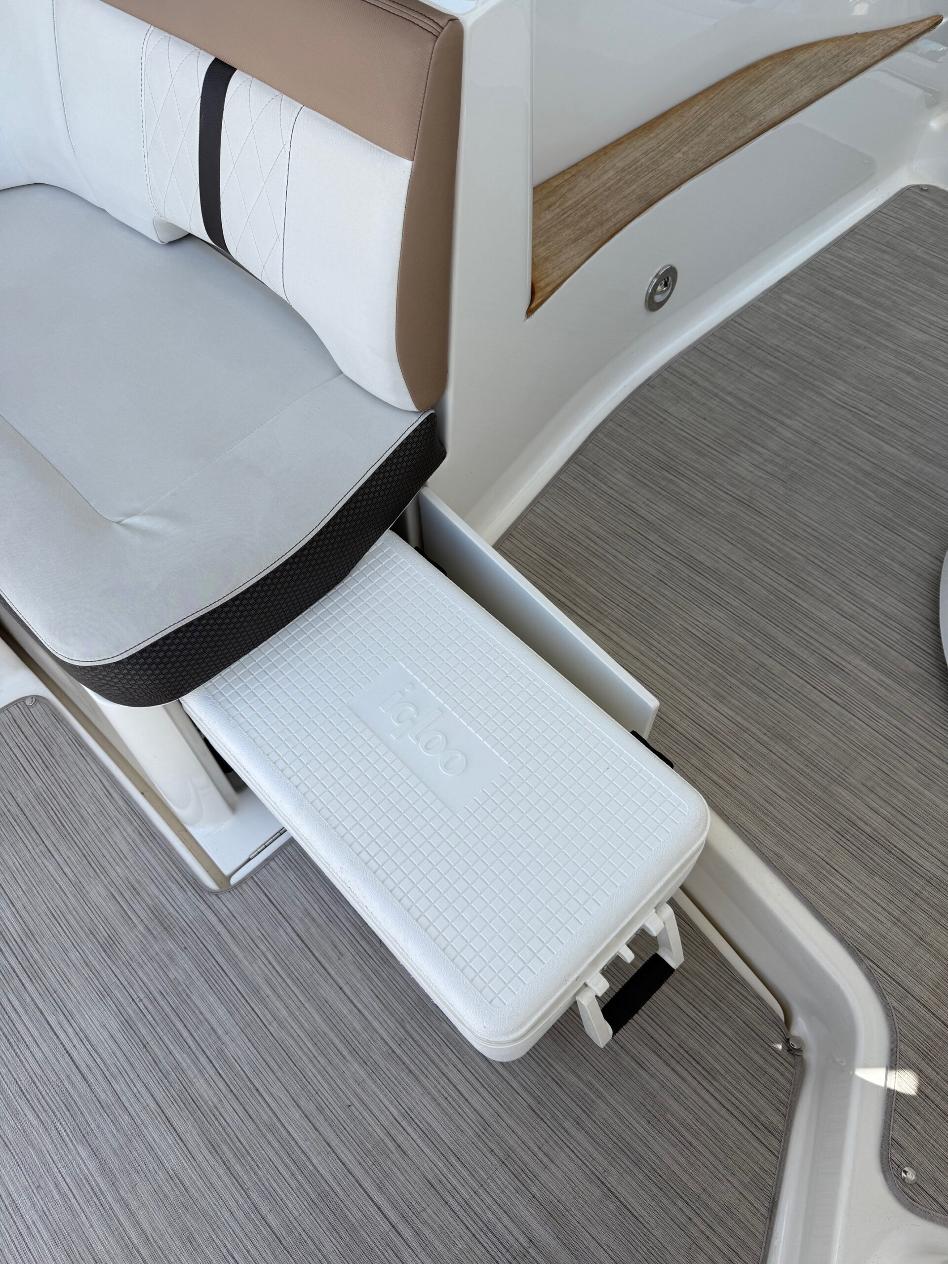 2018 35' Sea Ray "Sundancer 350 Axius" Yacht - Image 24