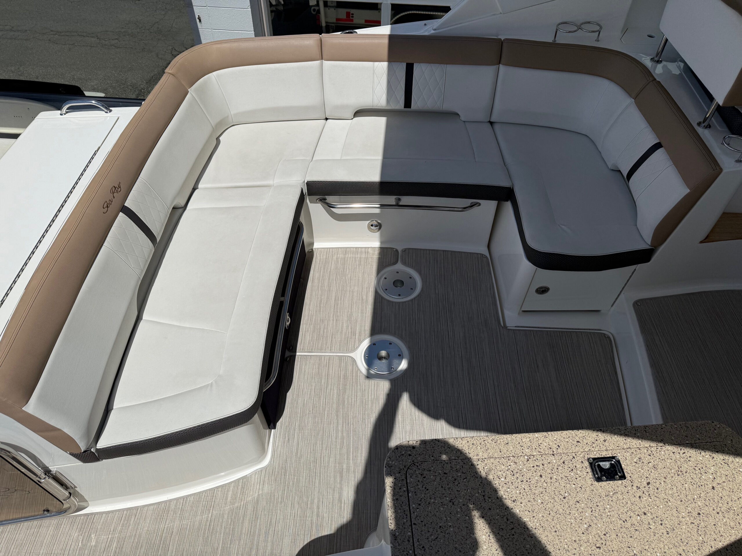 2018 35' Sea Ray "Sundancer 350 Axius" Yacht - Image 25
