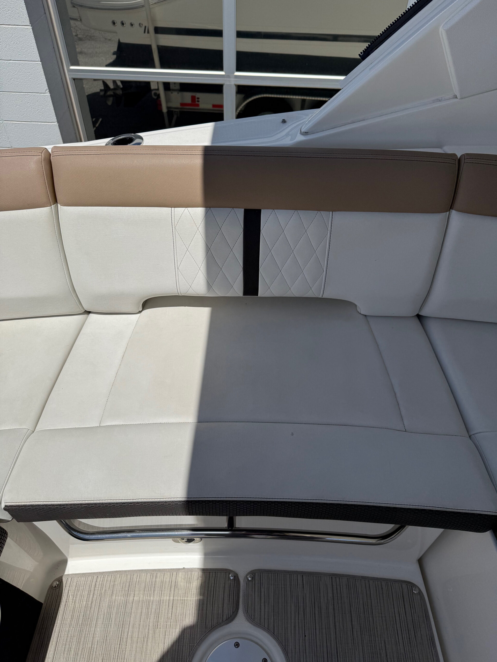 2018 35' Sea Ray "Sundancer 350 Axius" Yacht - Image 26
