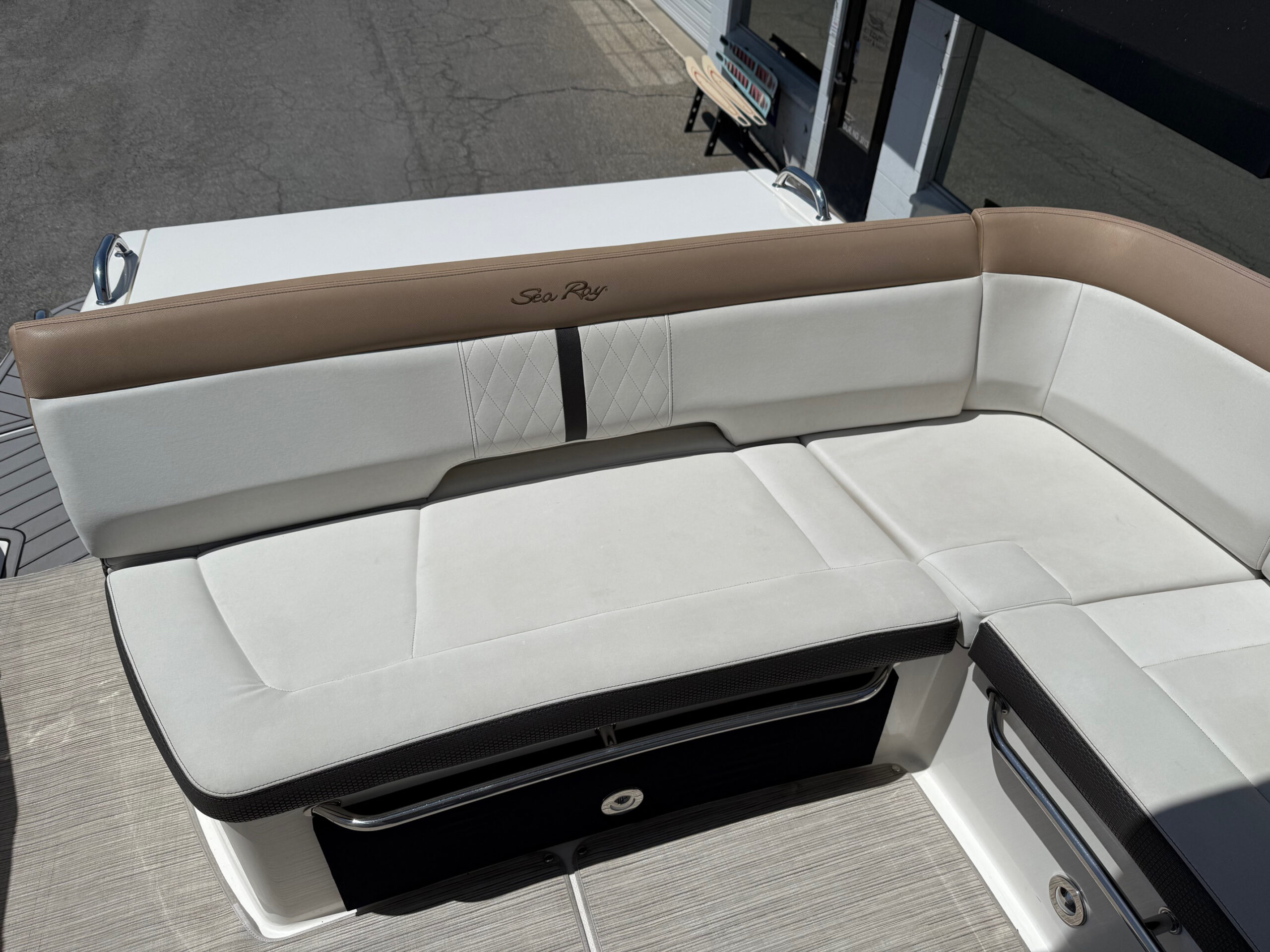 2018 35' Sea Ray "Sundancer 350 Axius" Yacht - Image 27