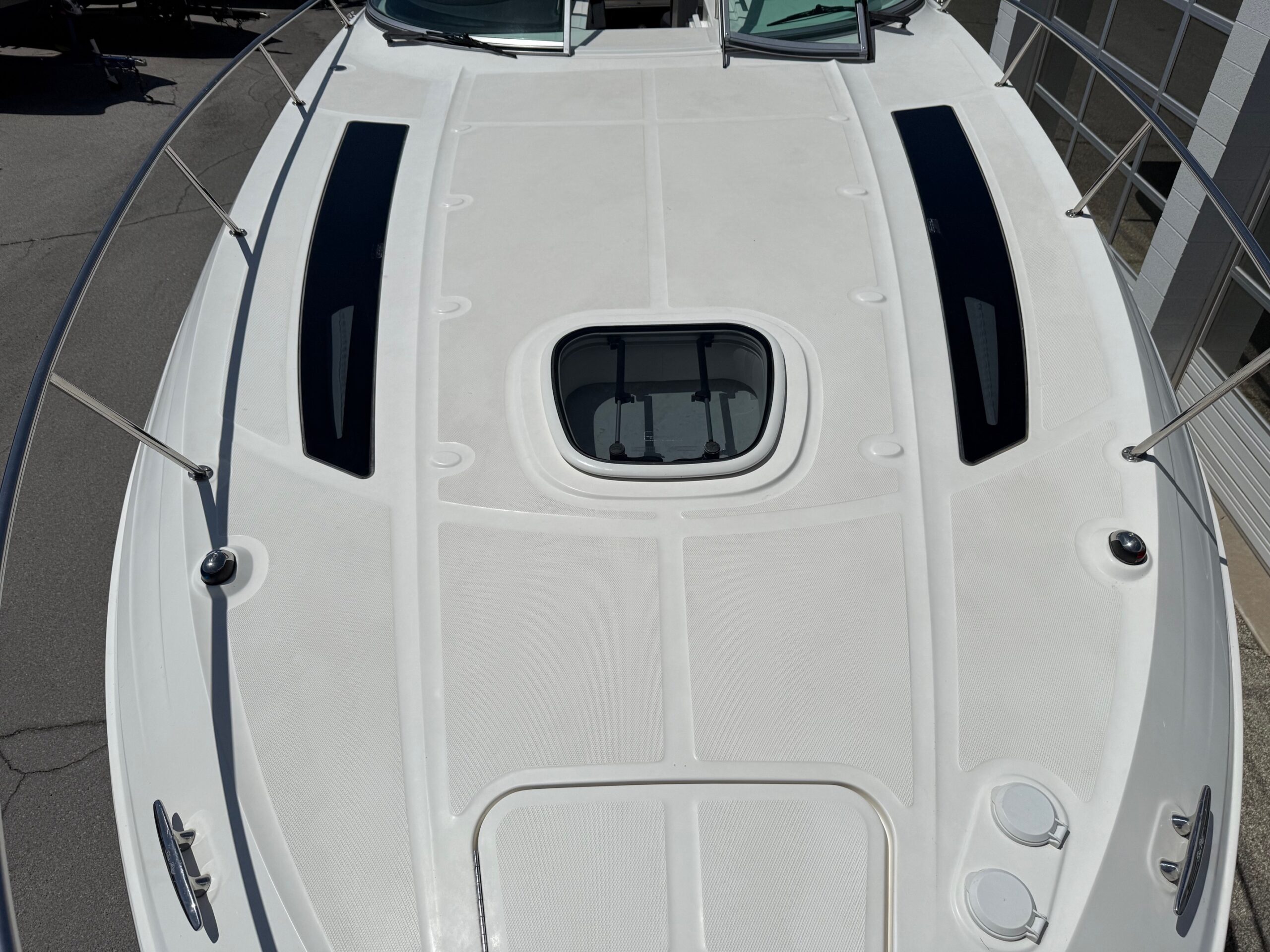 2018 35' Sea Ray "Sundancer 350 Axius" Yacht - Image 14