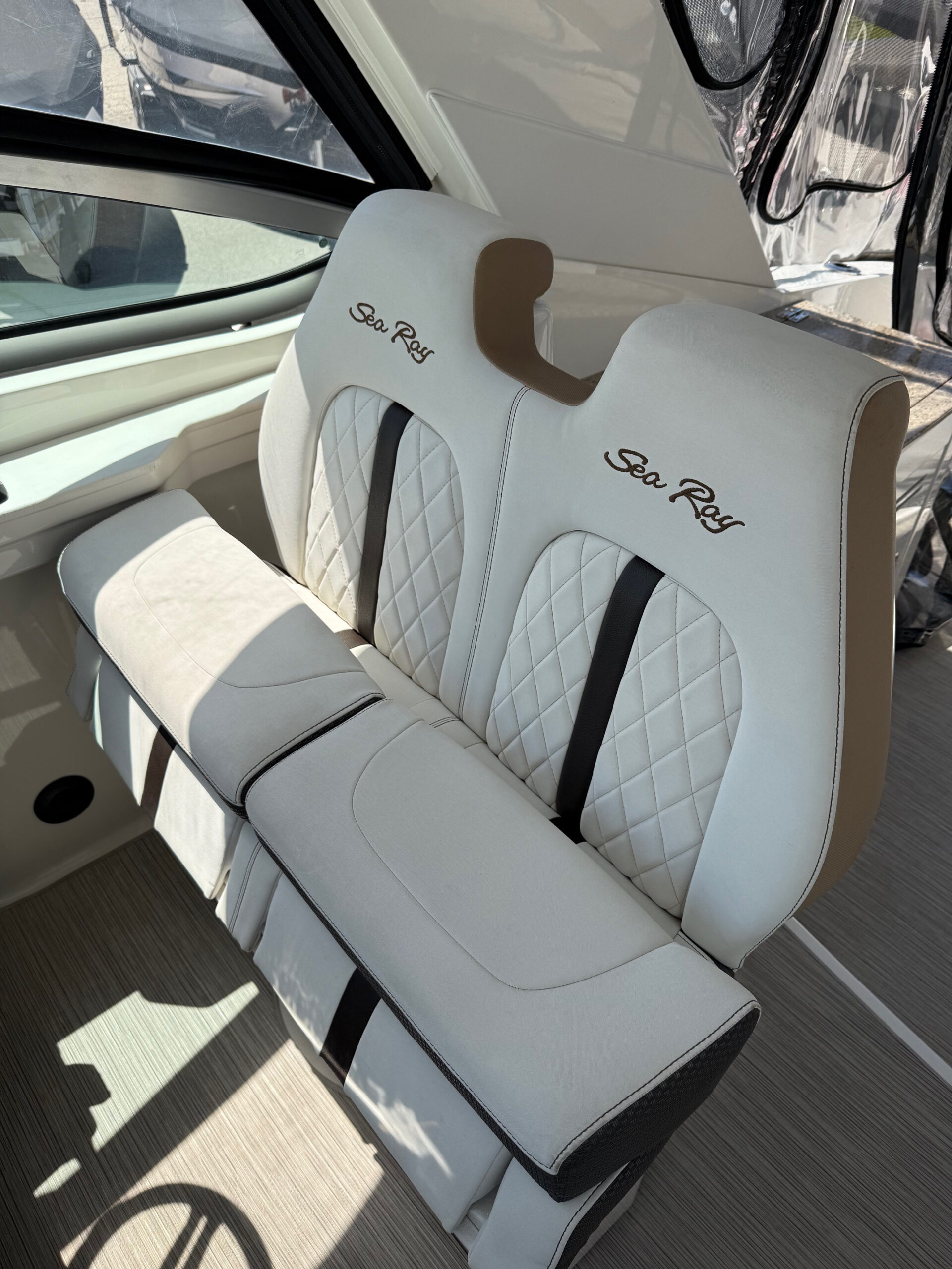 2018 35' Sea Ray "Sundancer 350 Axius" Yacht - Image 33