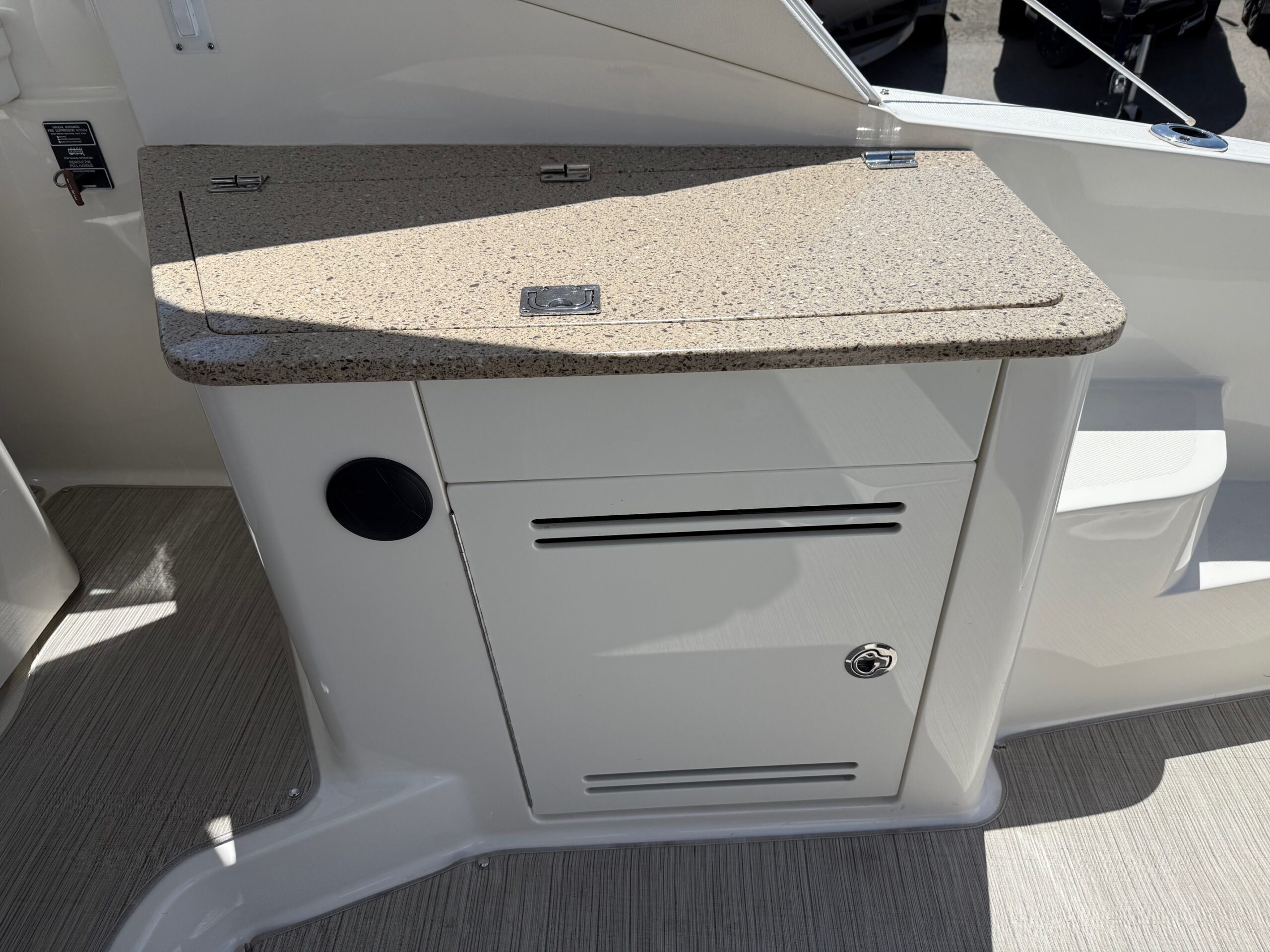 2018 35' Sea Ray "Sundancer 350 Axius" Yacht - Image 34