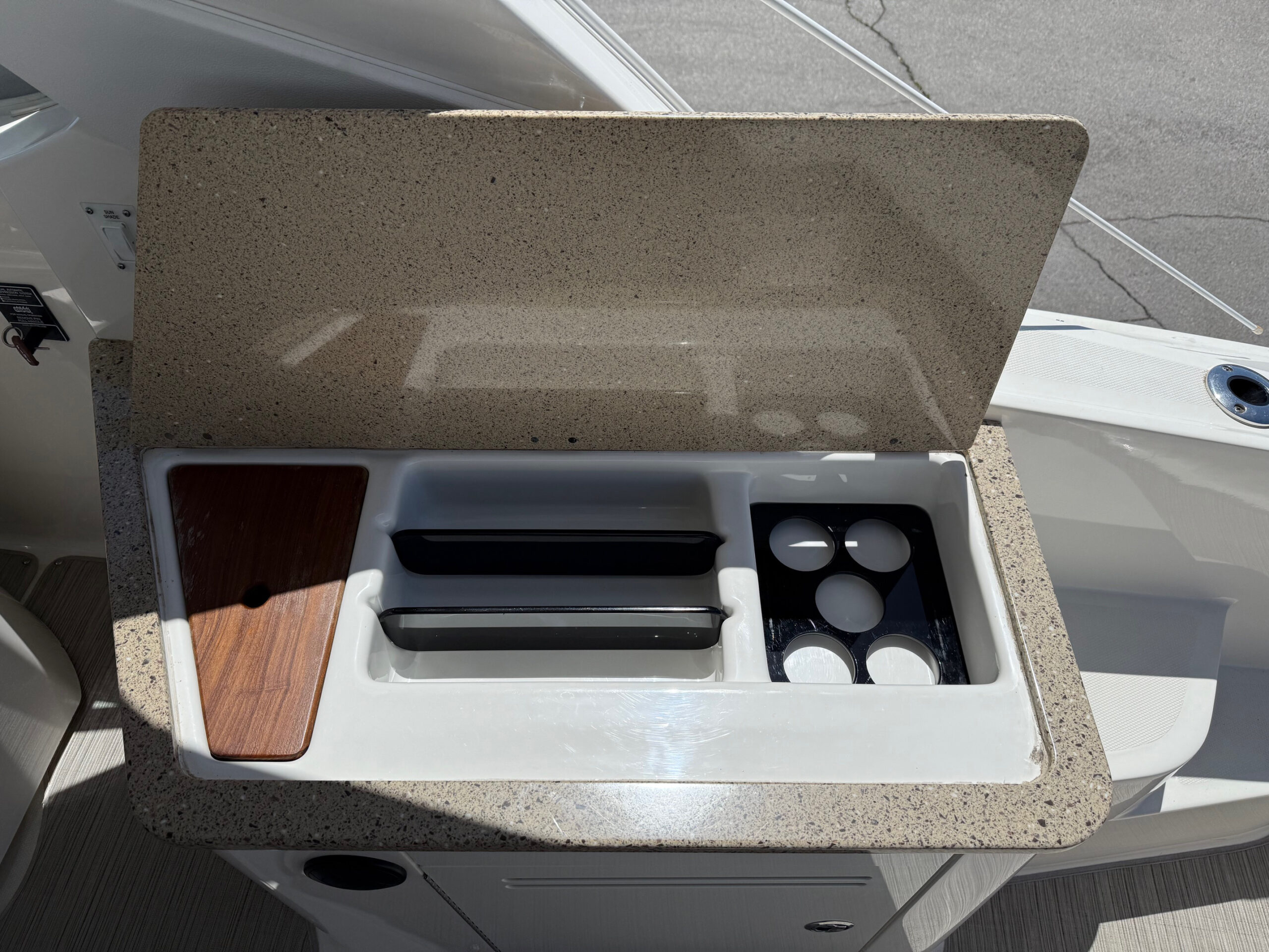 2018 35' Sea Ray "Sundancer 350 Axius" Yacht - Image 35