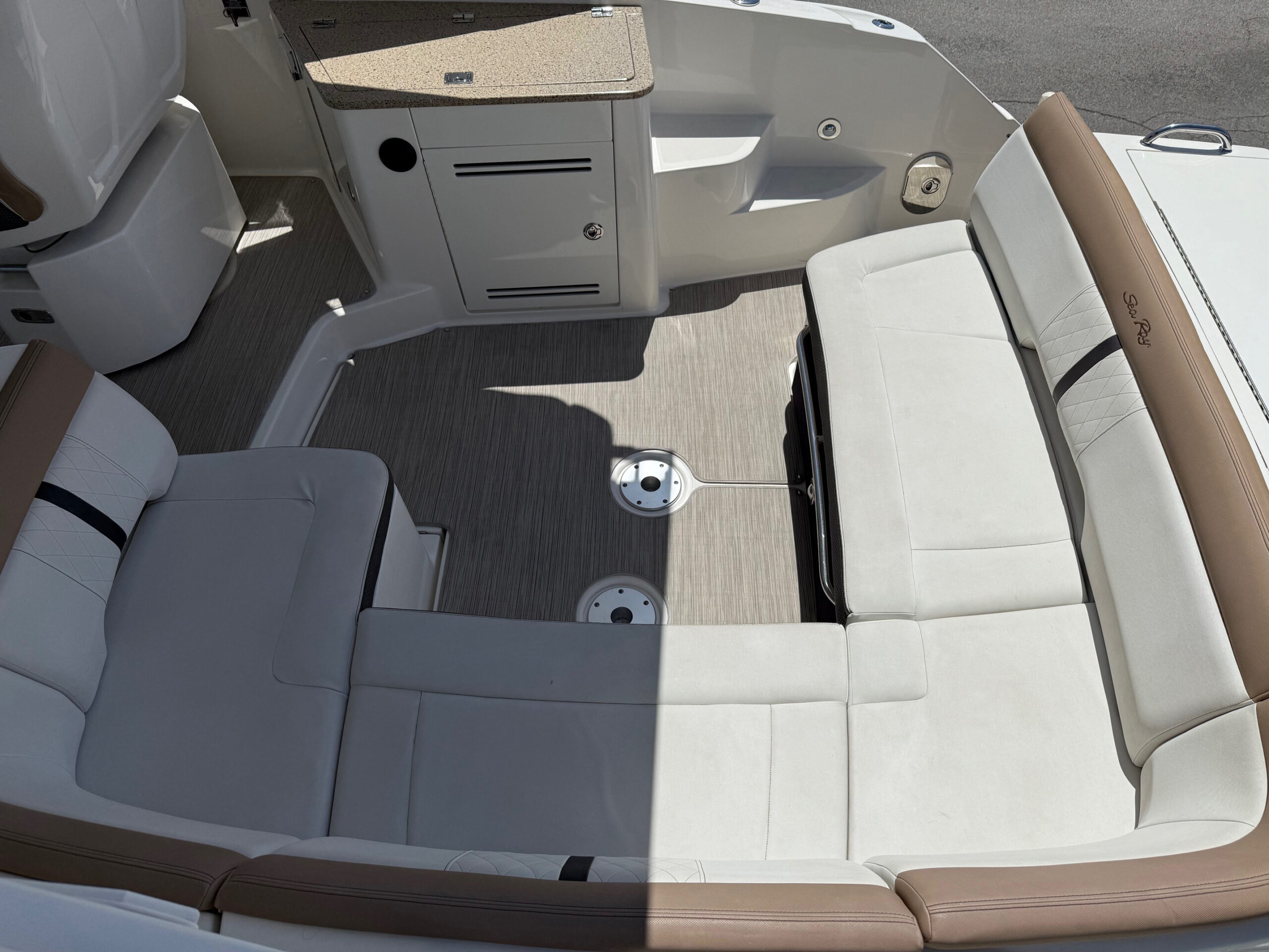 2018 35' Sea Ray "Sundancer 350 Axius" Yacht - Image 36