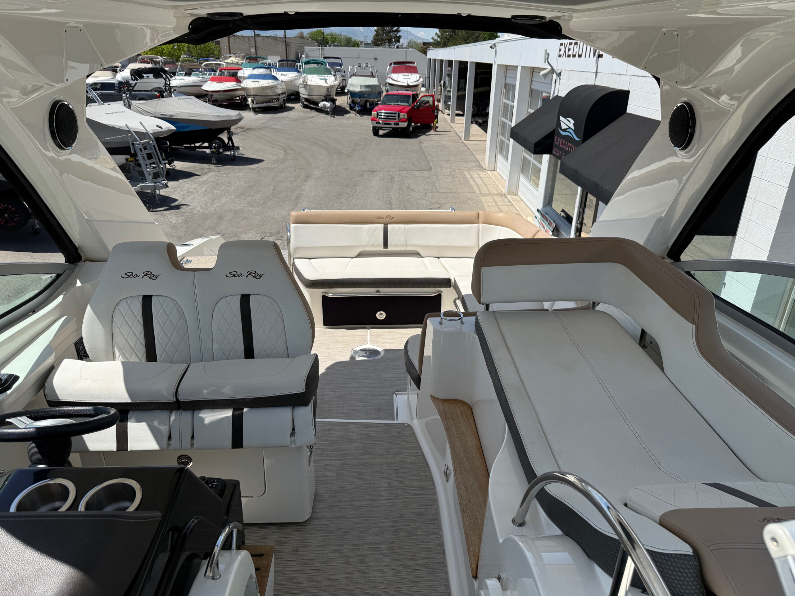 2018 35' Sea Ray "Sundancer 350 Axius" Yacht - Image 16