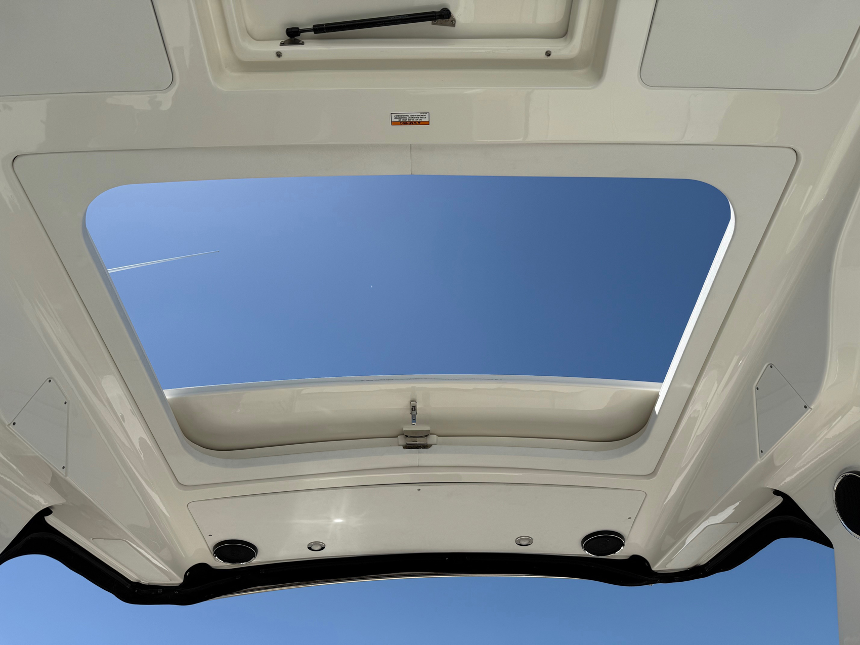 2018 35' Sea Ray "Sundancer 350 Axius" Yacht - Image 19