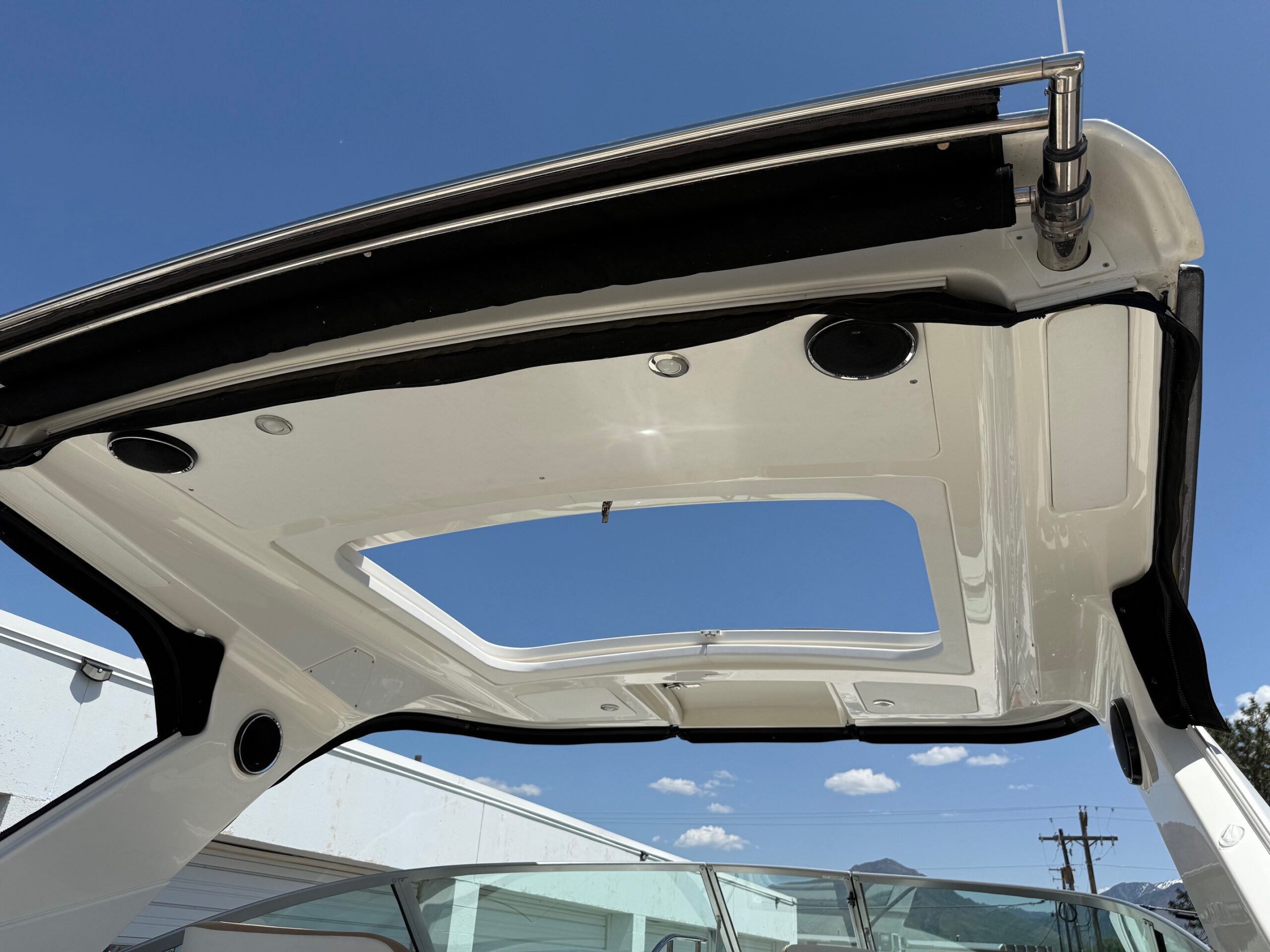 2018 35' Sea Ray "Sundancer 350 Axius" Yacht - Image 20